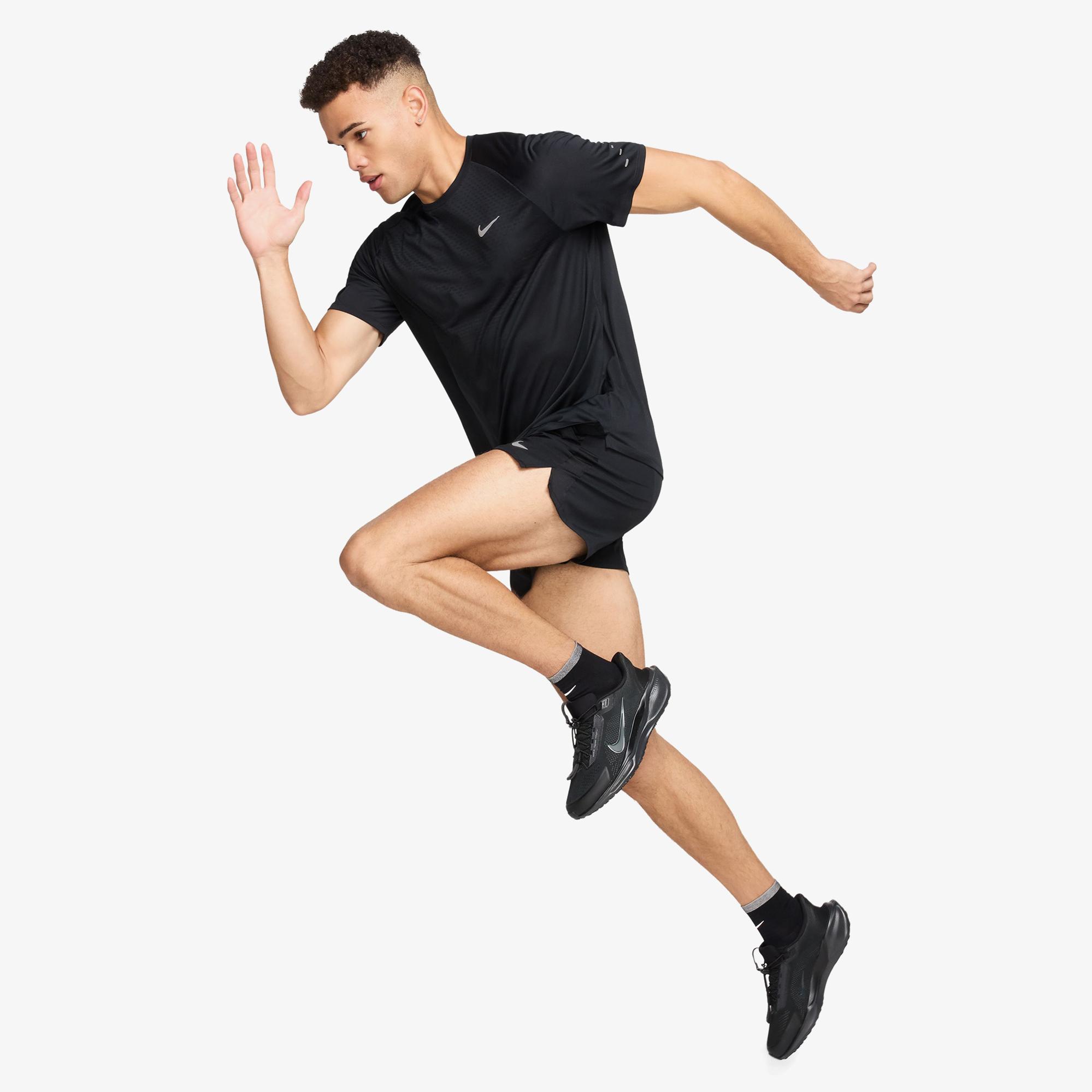 Nike Dri-Fit Stride Erkek Siyah T-Shirt