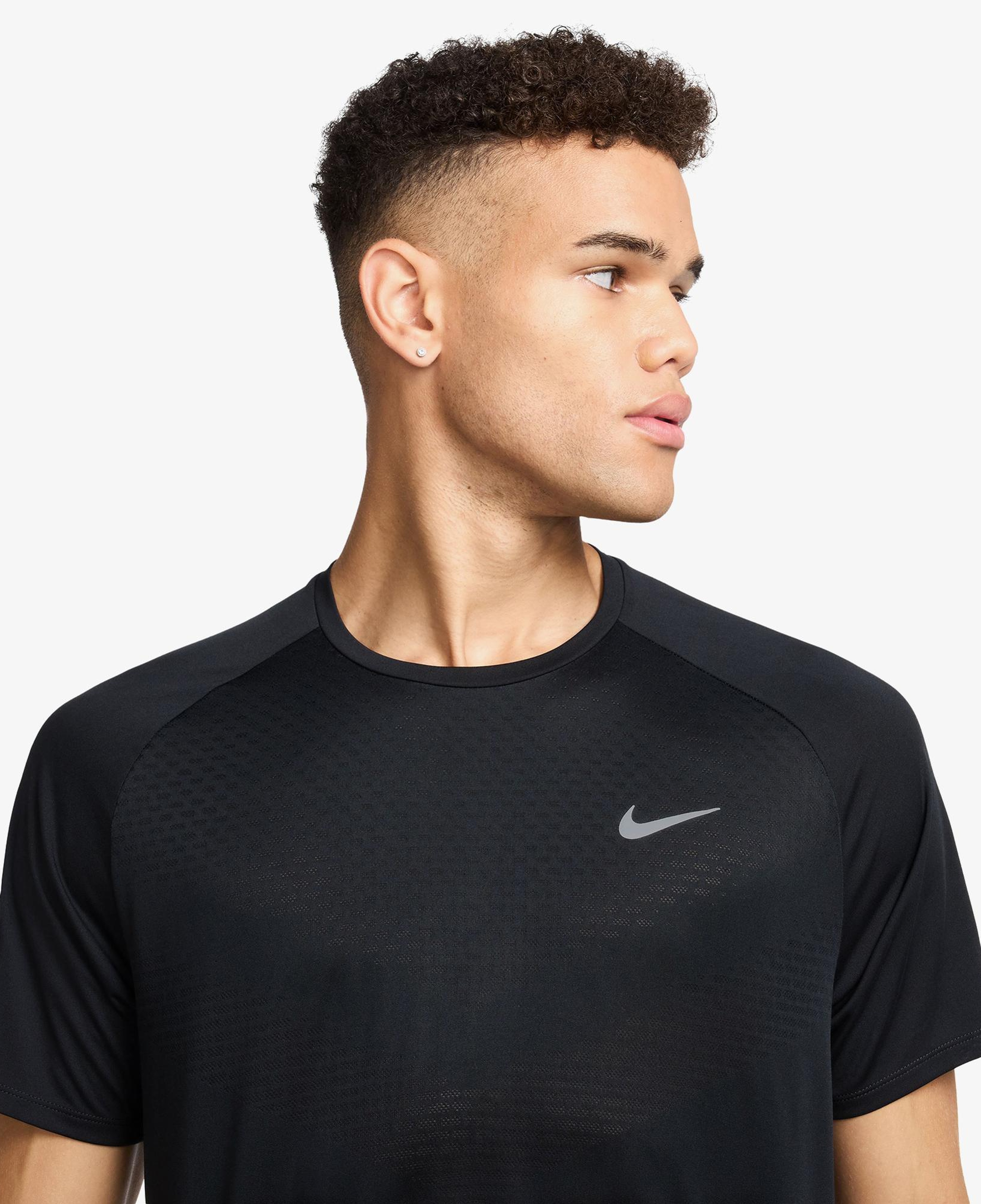 Nike Dri-Fit Stride Erkek Siyah T-Shirt