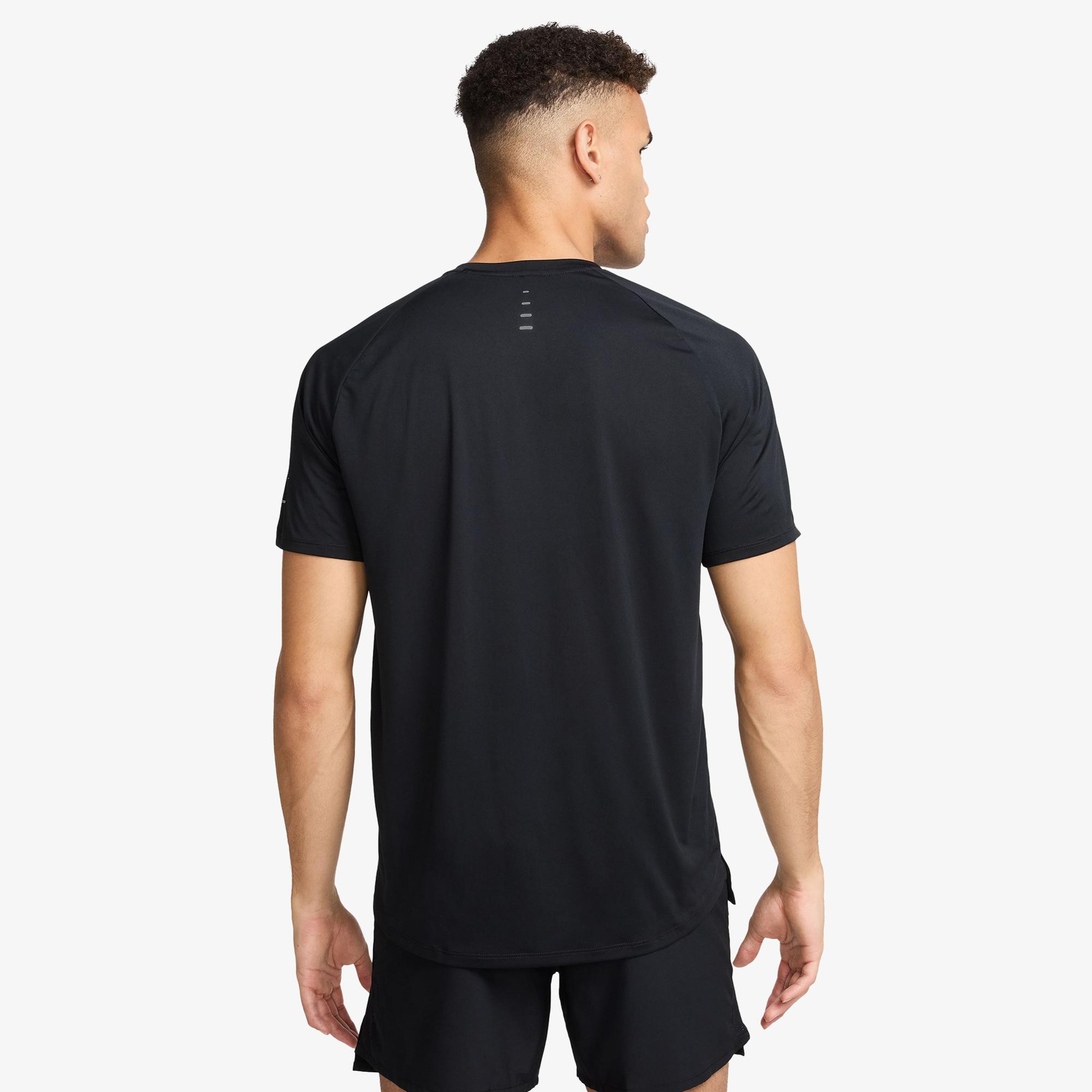 Nike Dri-Fit Stride Erkek Siyah T-Shirt