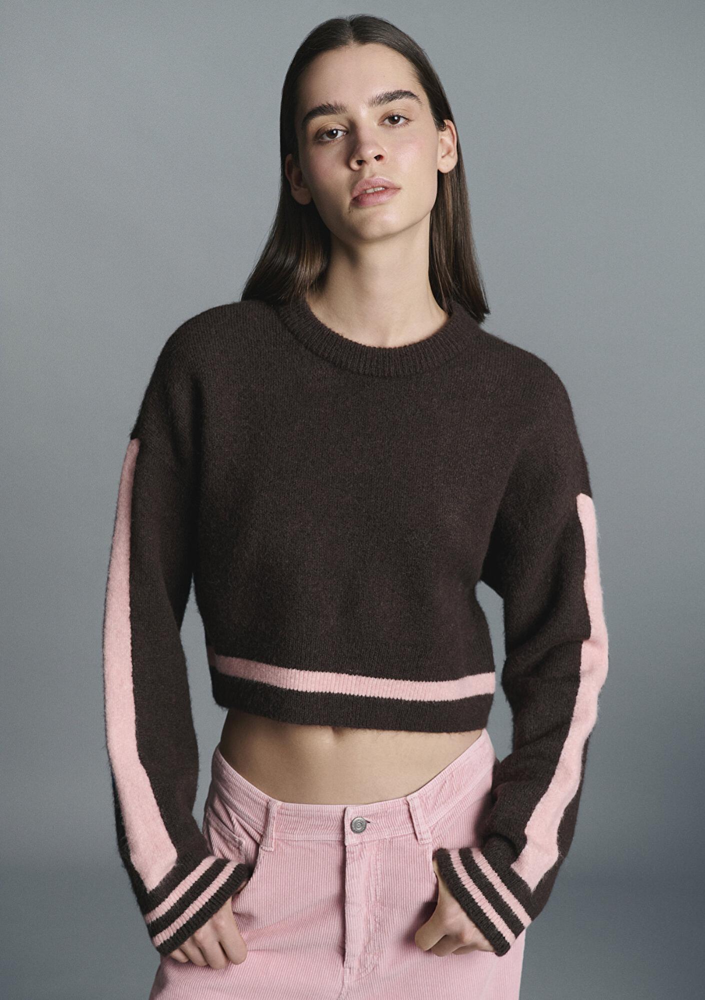 Mavi Çizgi Detaylı Kahverengi Kazak Crop / Kısa Kesim 1710876-70251