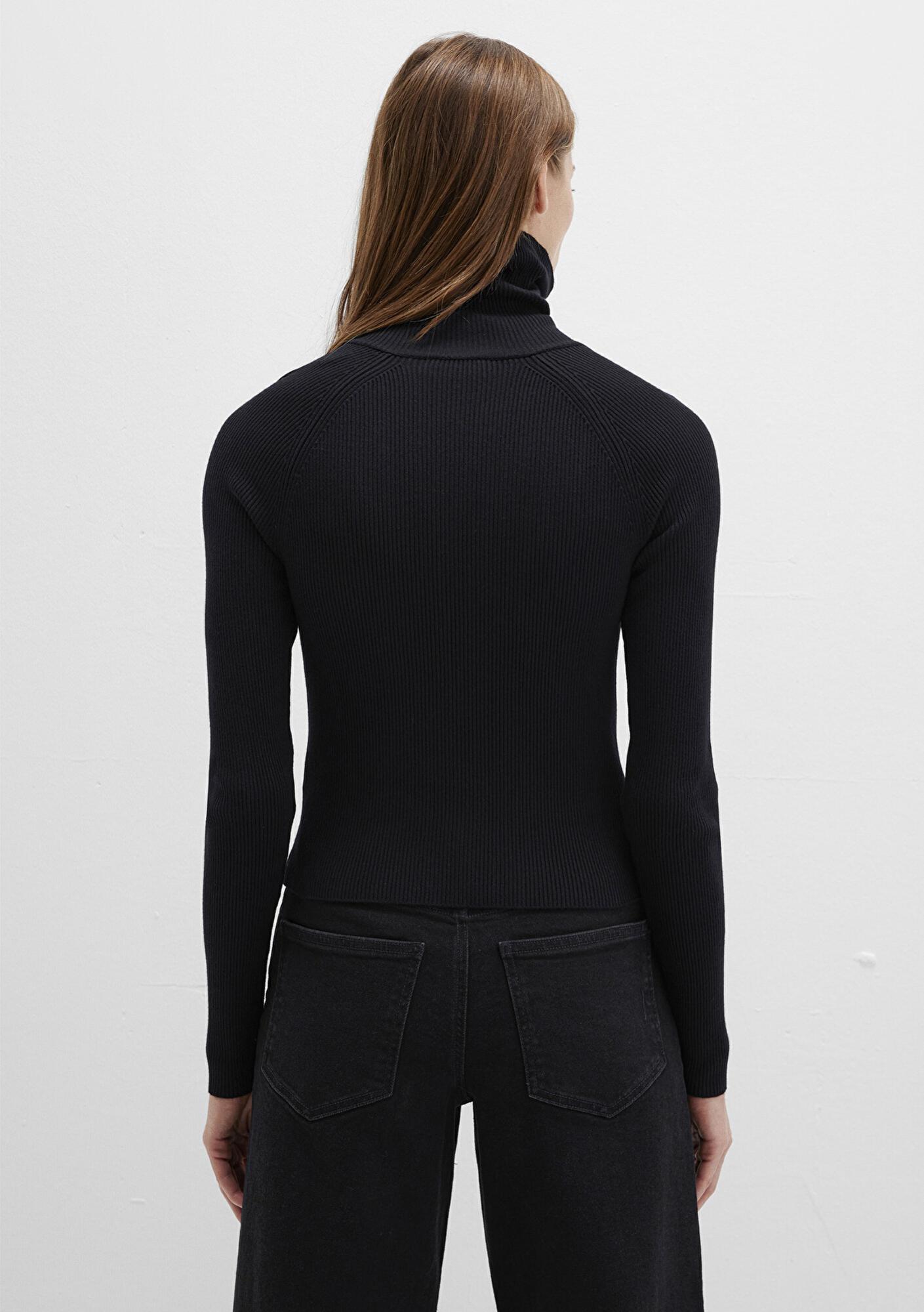 Mavi Fermuar Detaylı Dik Yaka Siyah Kazak Fitted / Vücuda Oturan Kesim 1710790-900