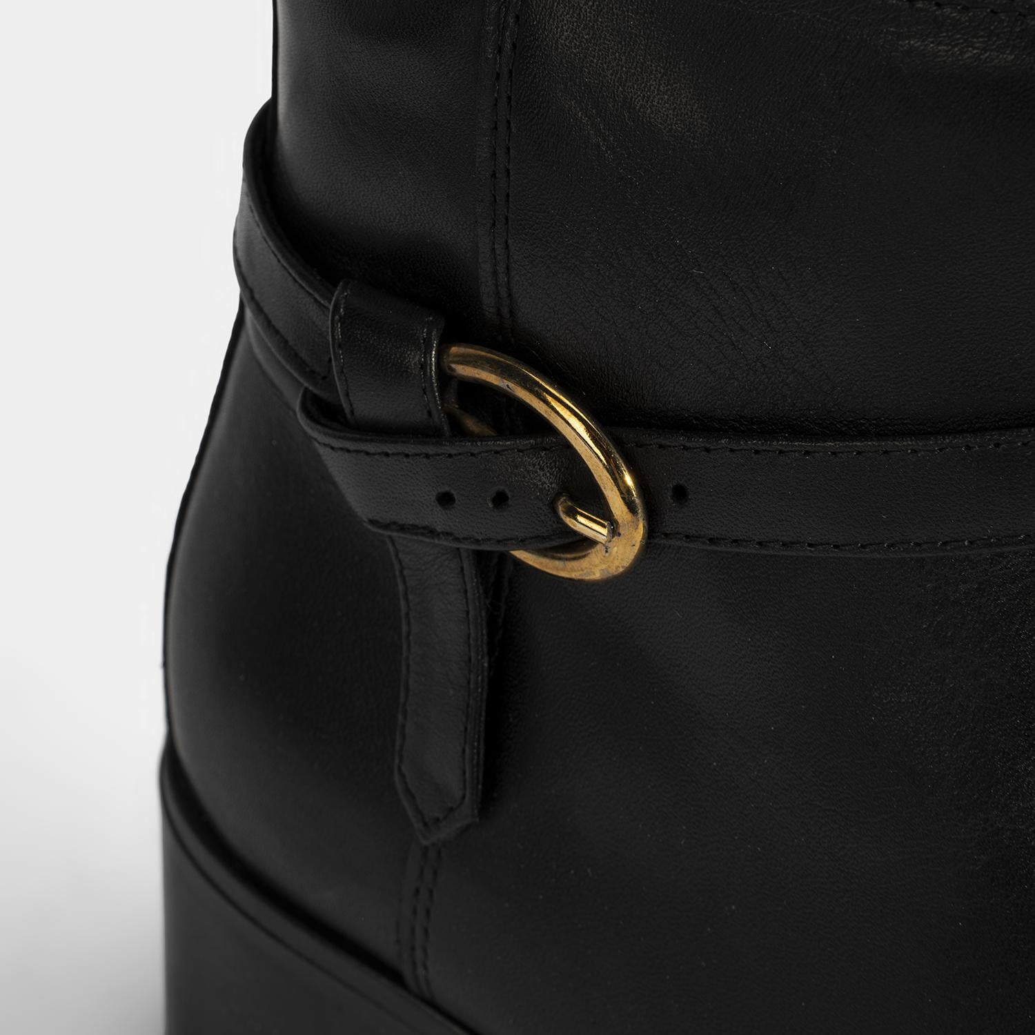 Kadın Siyah Ayarlanabilir Metal Tokalı Topuklu Deri Bot