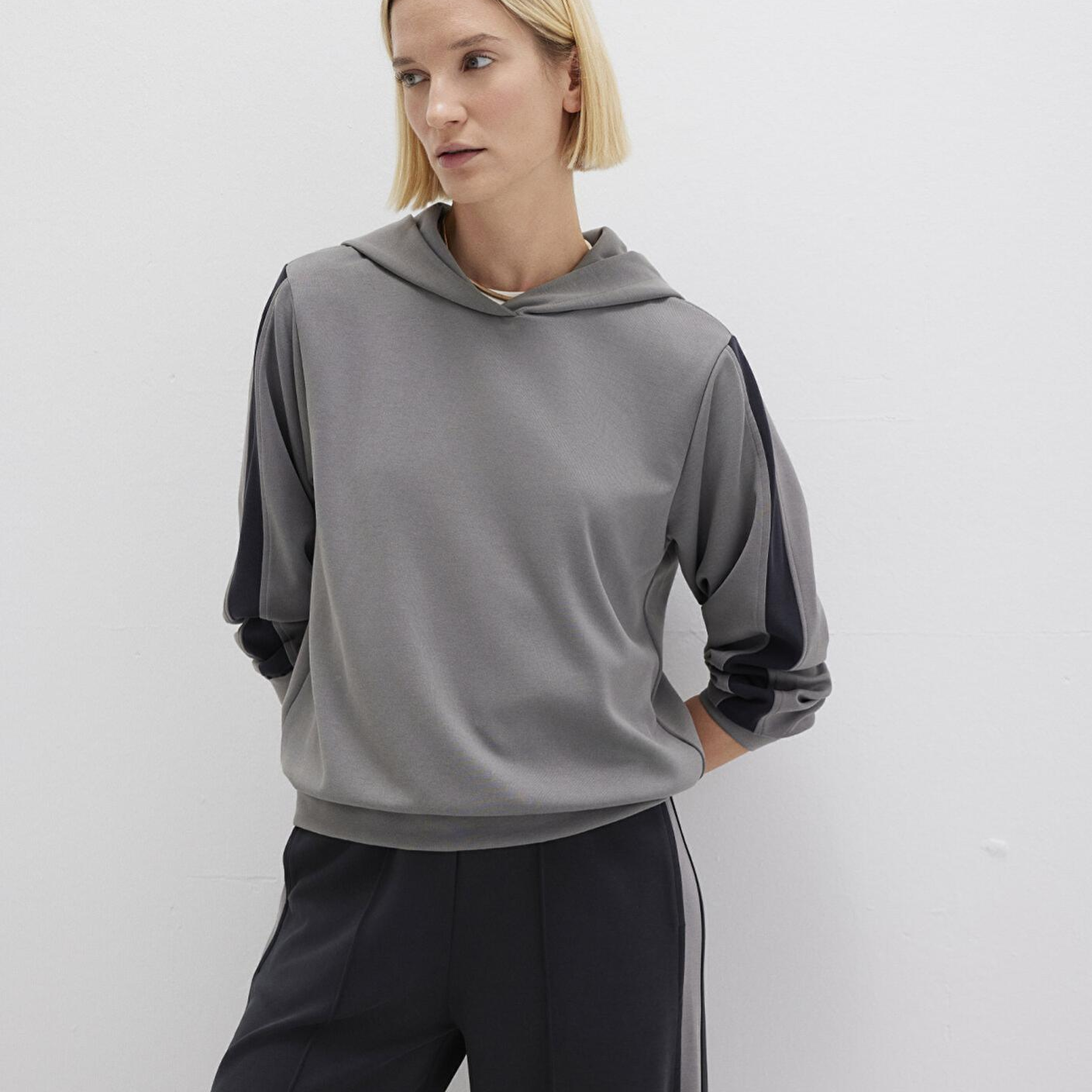 Mavi Şerit Detaylı Kapüşonlu (TENCEL™) Modal Gri Sweatshirt 1S10443-82577