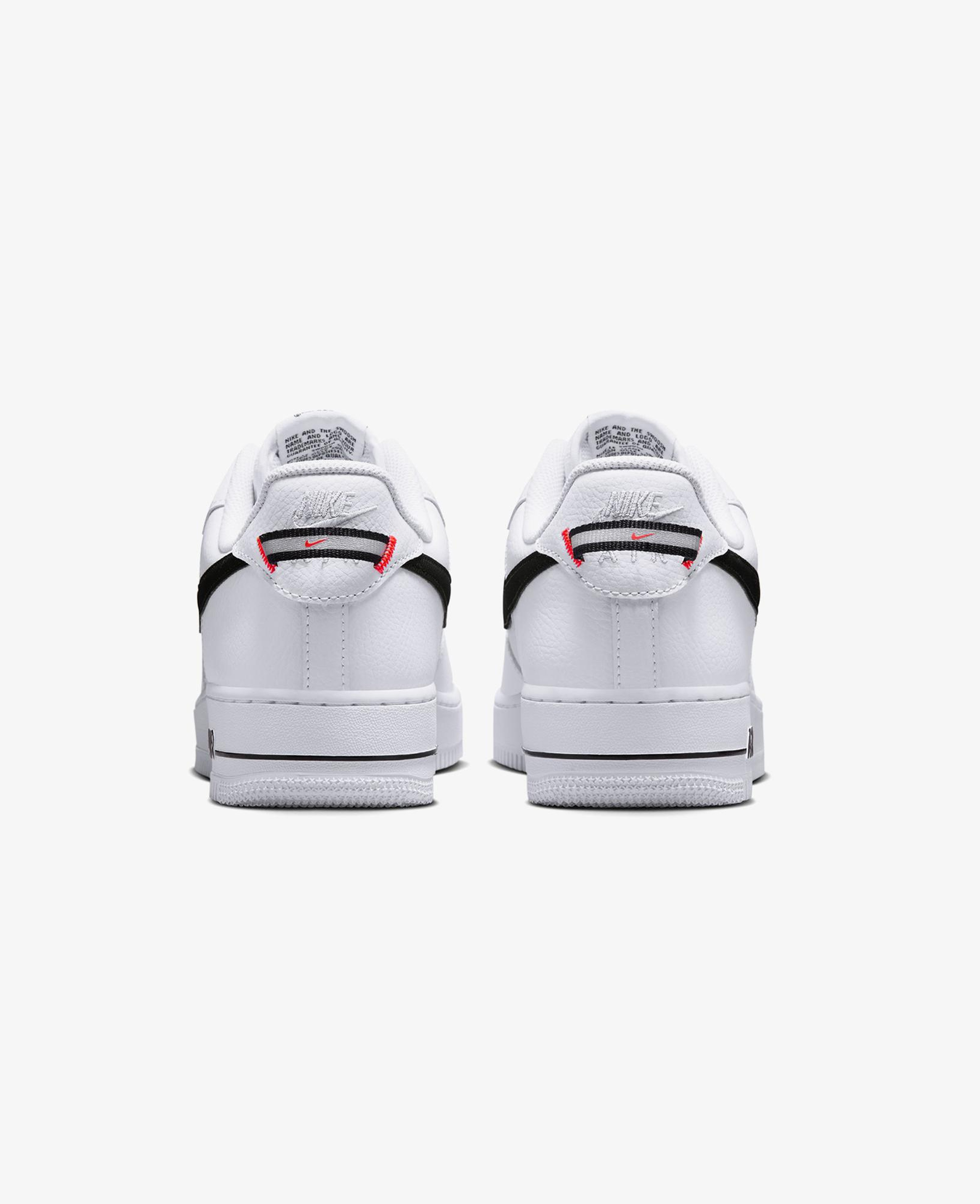 Nike Air Force 1 '07 LV8 Erkek Beyaz Spor Ayakkabı