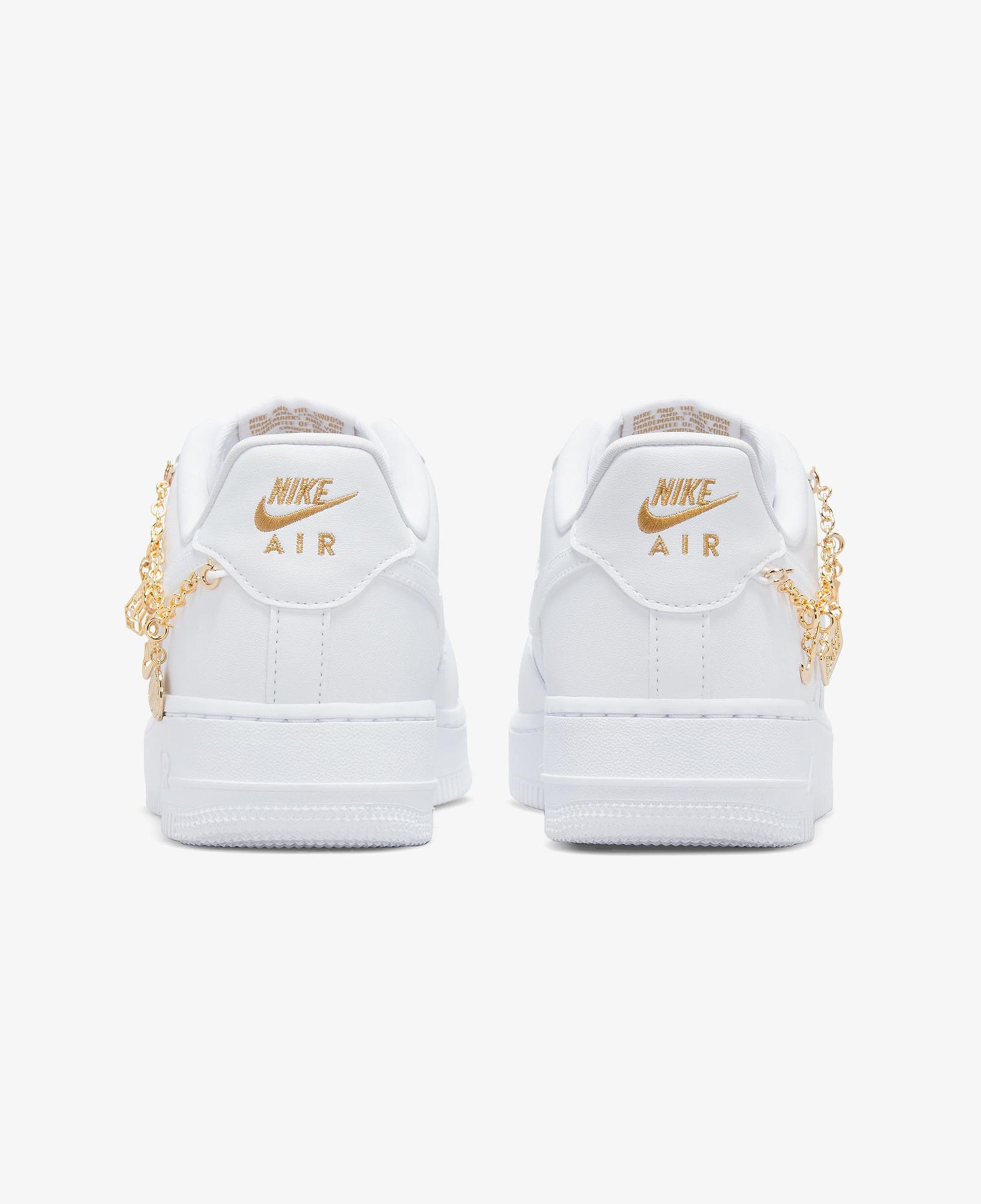 Nike Air Force 1 '07 LX Kadın Beyaz Spor Ayakkabı