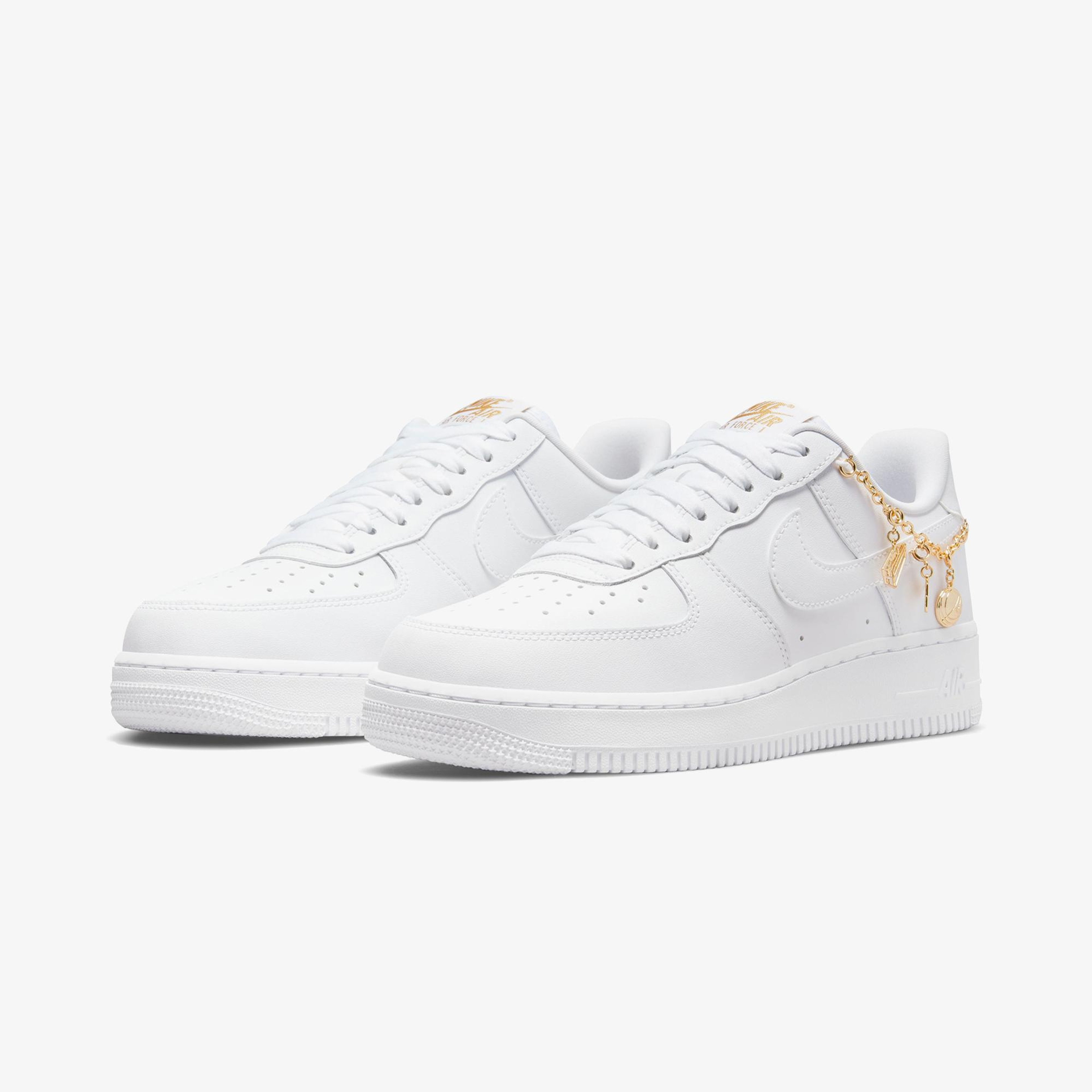 Nike Air Force 1 '07 LX Kadın Beyaz Spor Ayakkabı