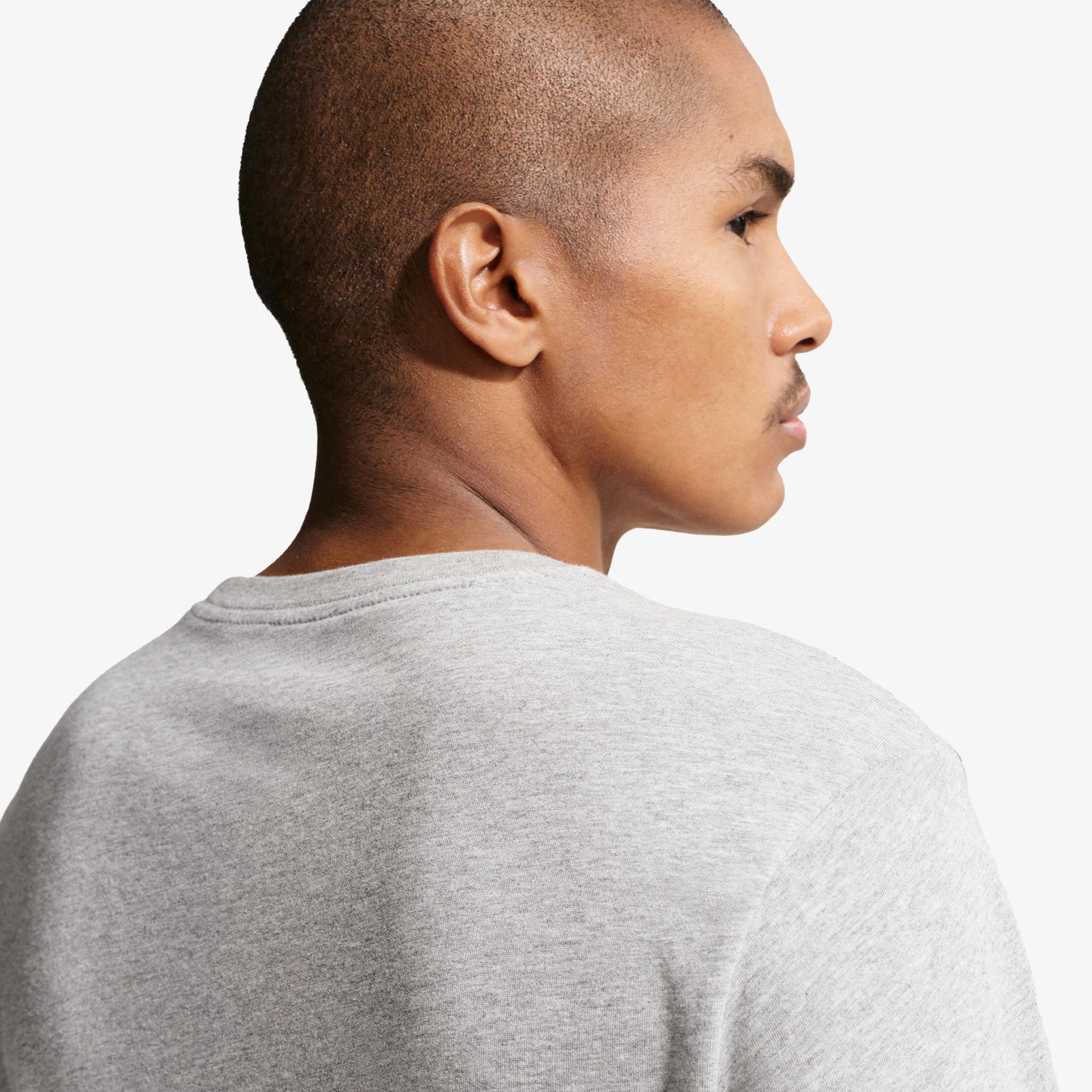 Nike Sportswear Celebrate Erkek Gri T-Shirt