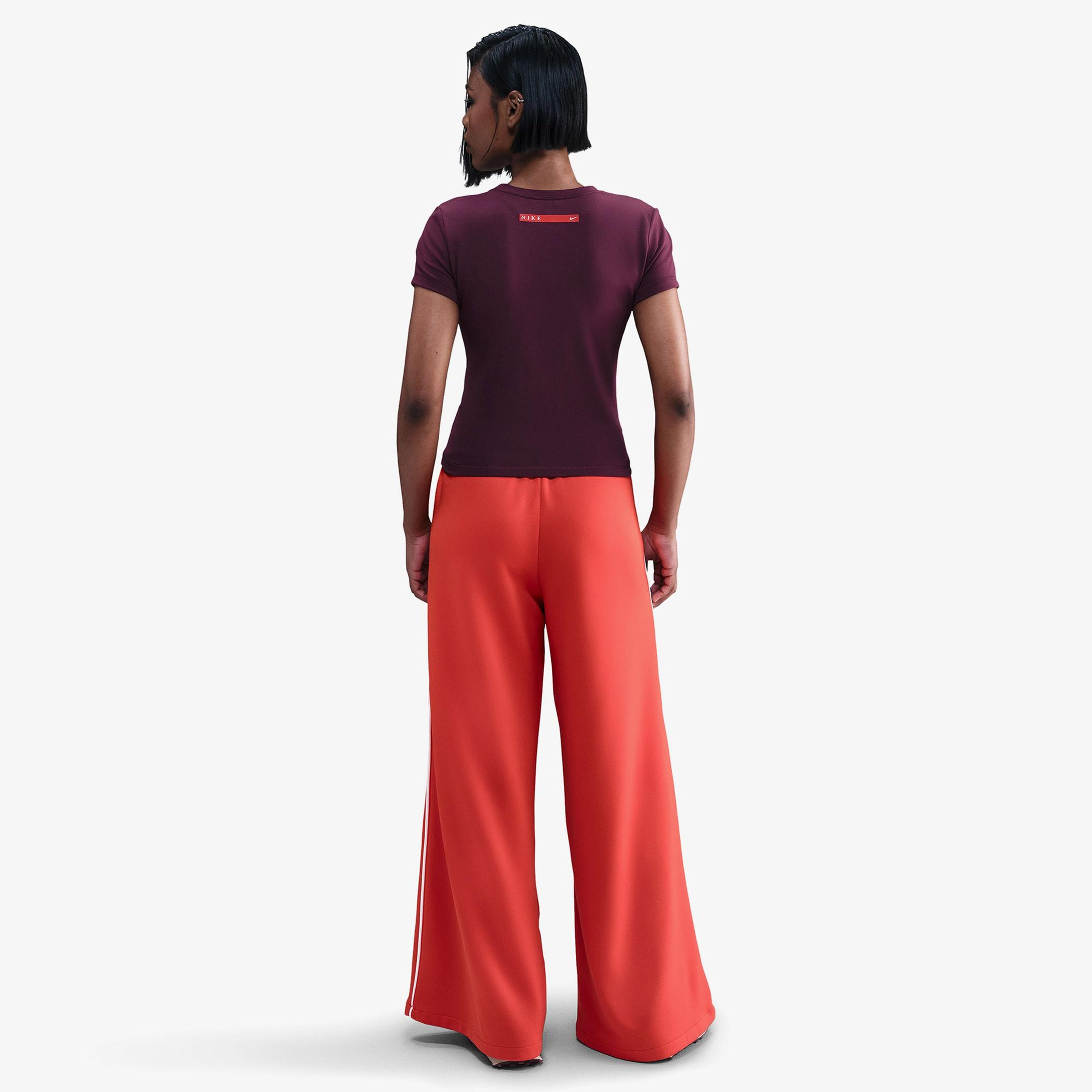 Nike Sportswear Kadın Bordo Crop T-Shirt