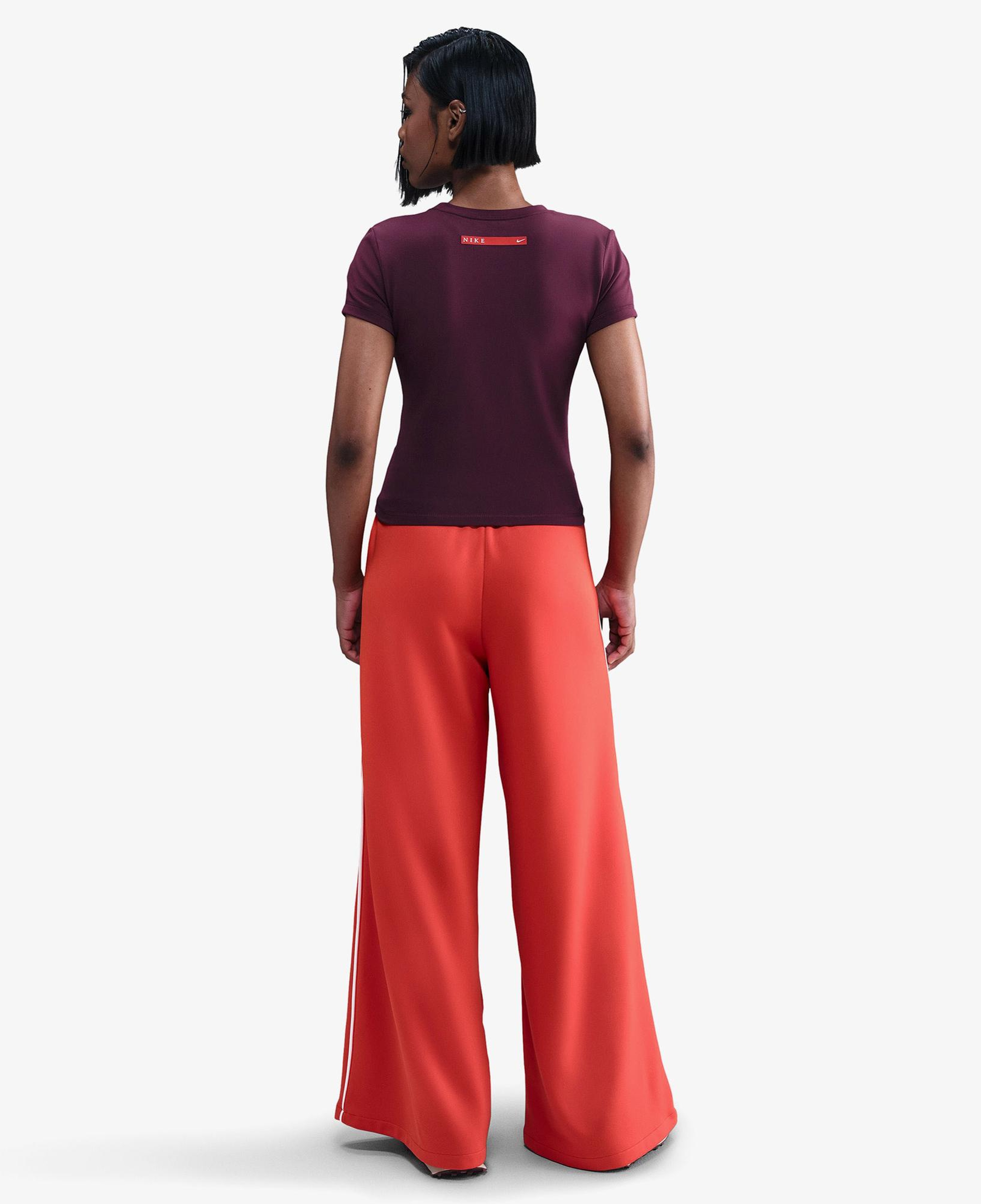 Nike Sportswear Kadın Bordo Crop T-Shirt