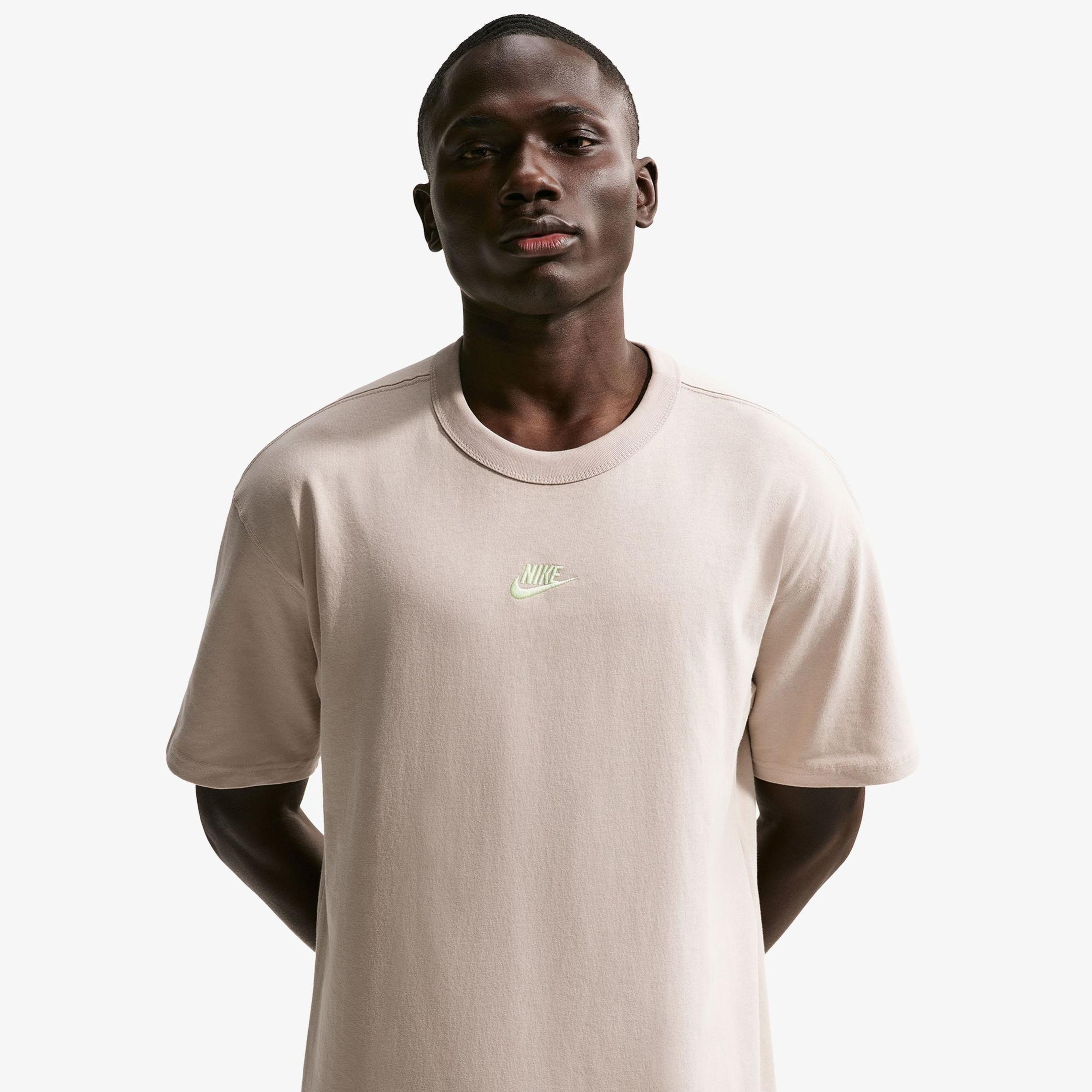 Nike Sportswear Premium Essentials Erkek Krem Rengi T-Shirt