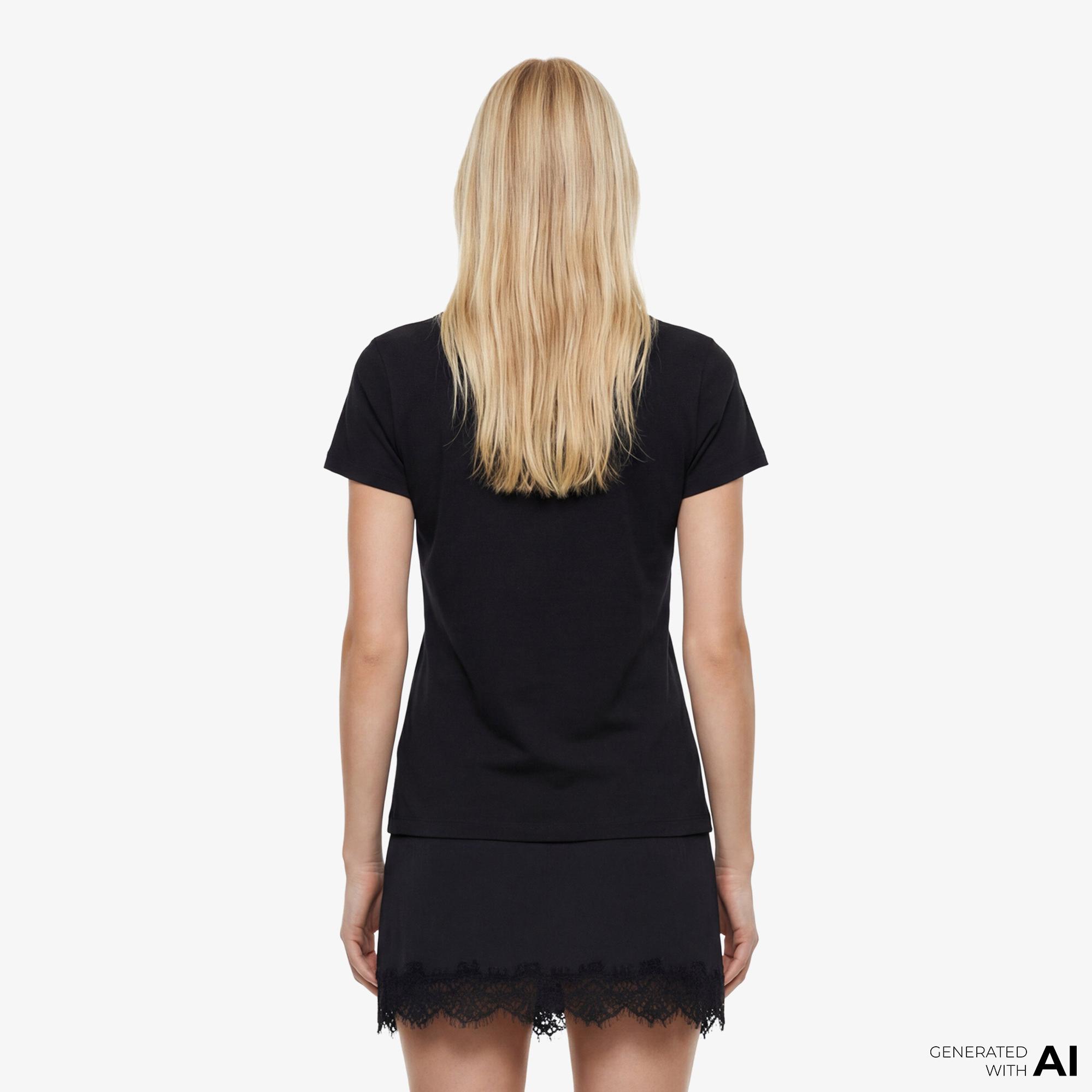 Guess Jeans Boxy Fit Kadın Siyah T-Shirt