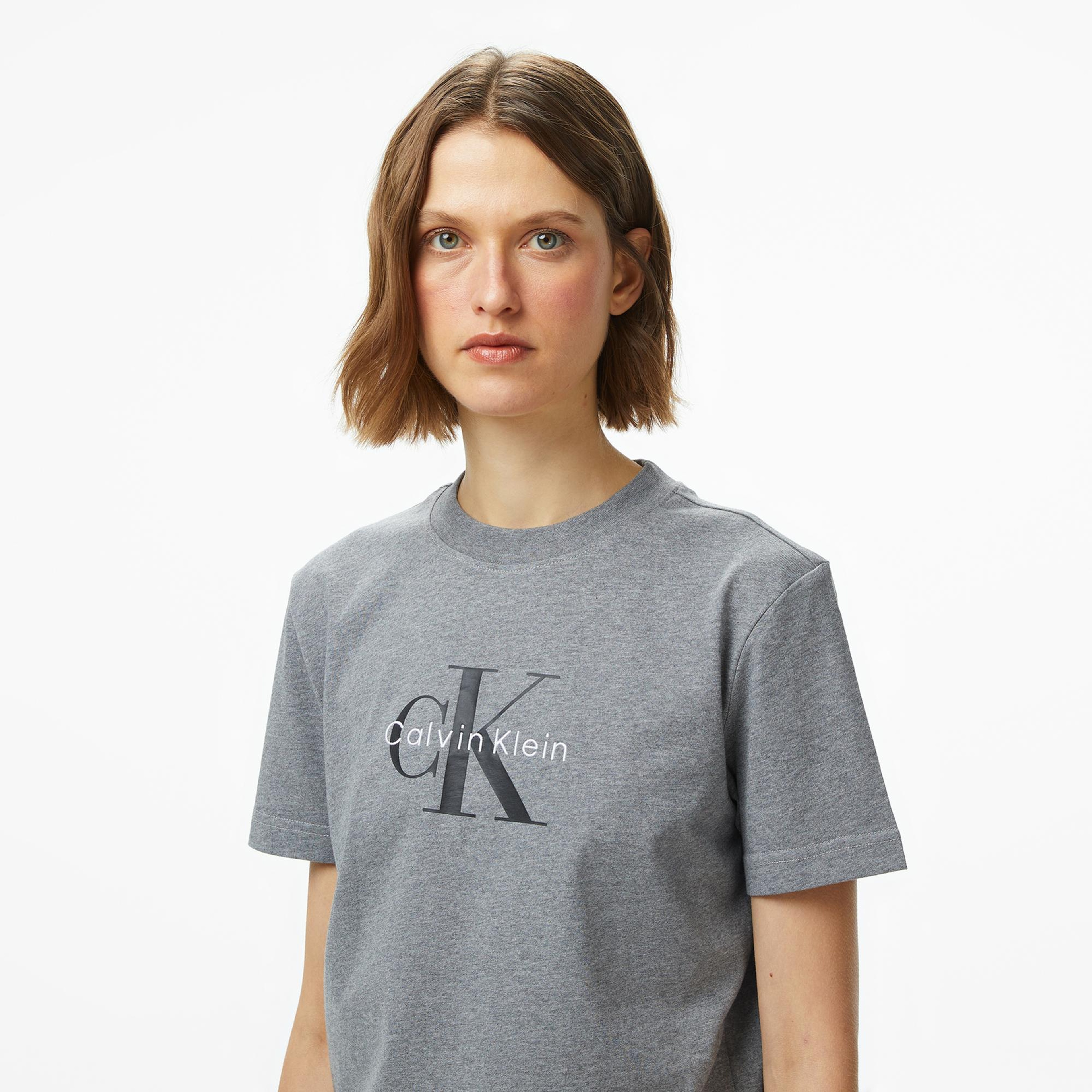 Calvin Klein Hero Classic Monologo Kadın Gri T-Shirt