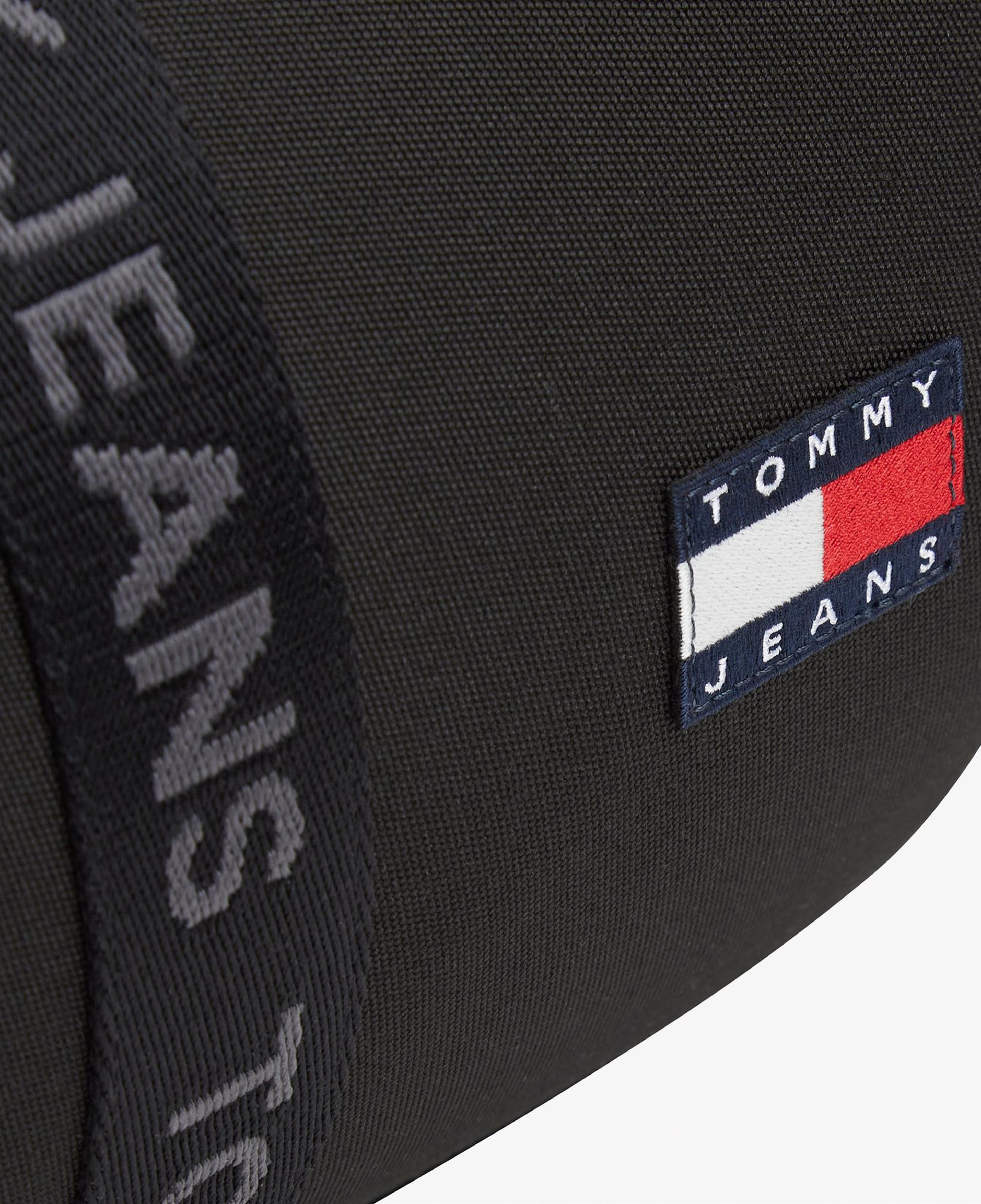 Tommy Hilfiger Essential Daily Erkek Siyah Spor Çantası