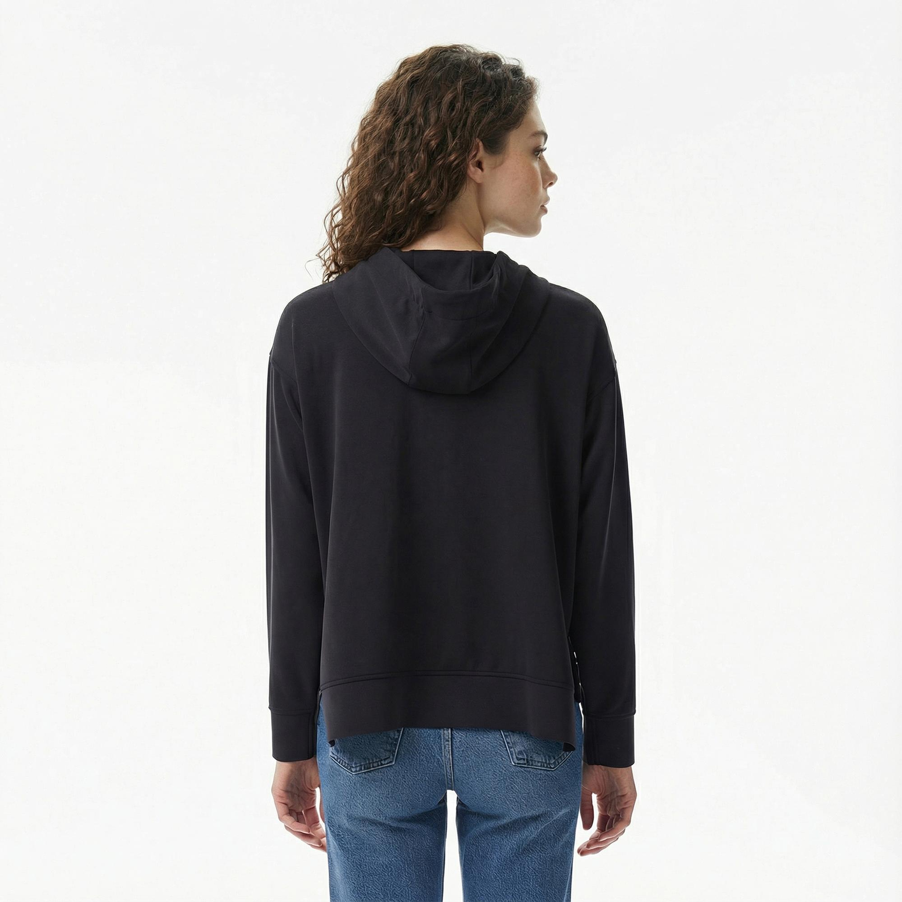 Lacoste Kadın Relaxed Fit Kapüşonlu Siyah Sweatshirt