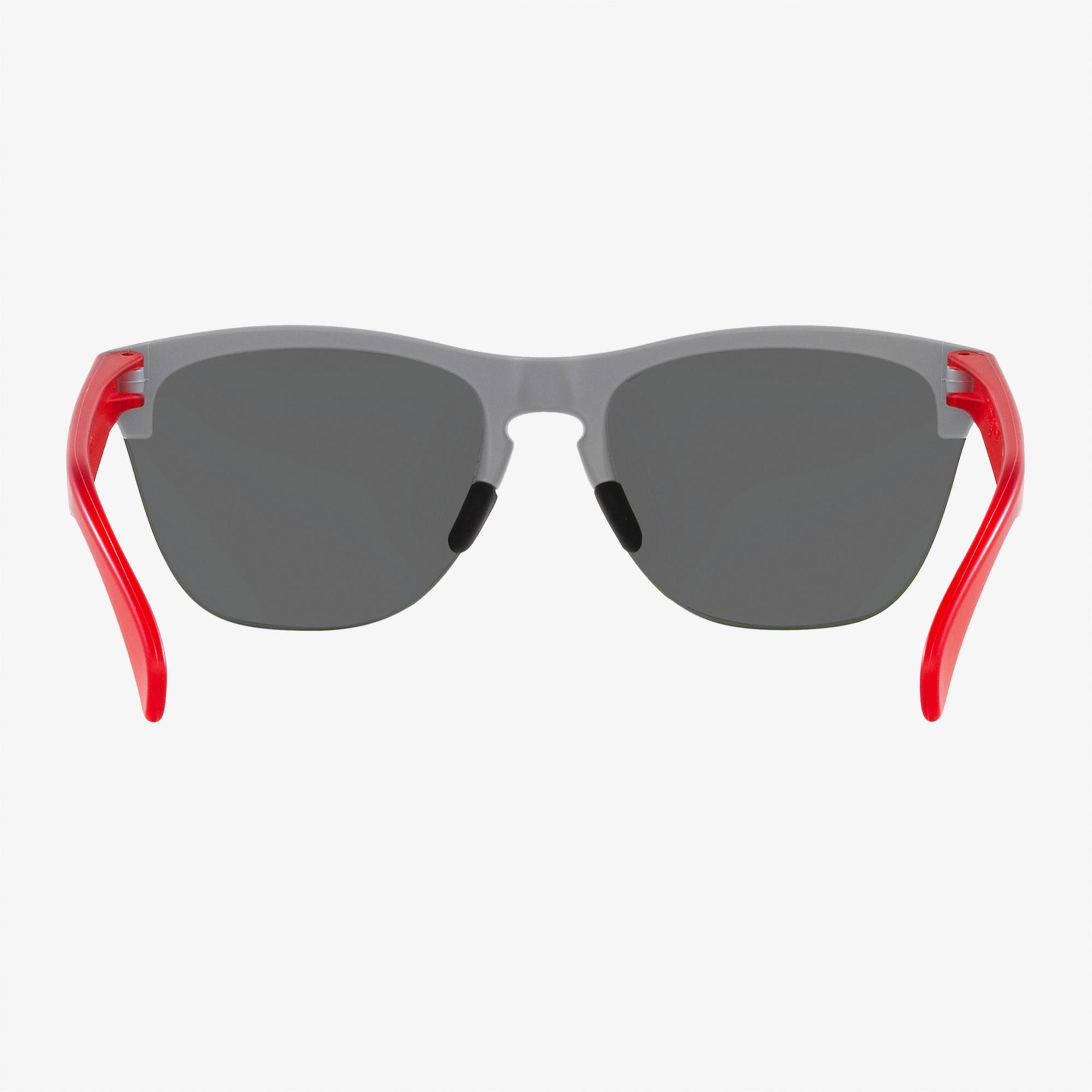 OAKLEY 0Ve2226 Erkek Kırmızı Güneş Gözlüğü