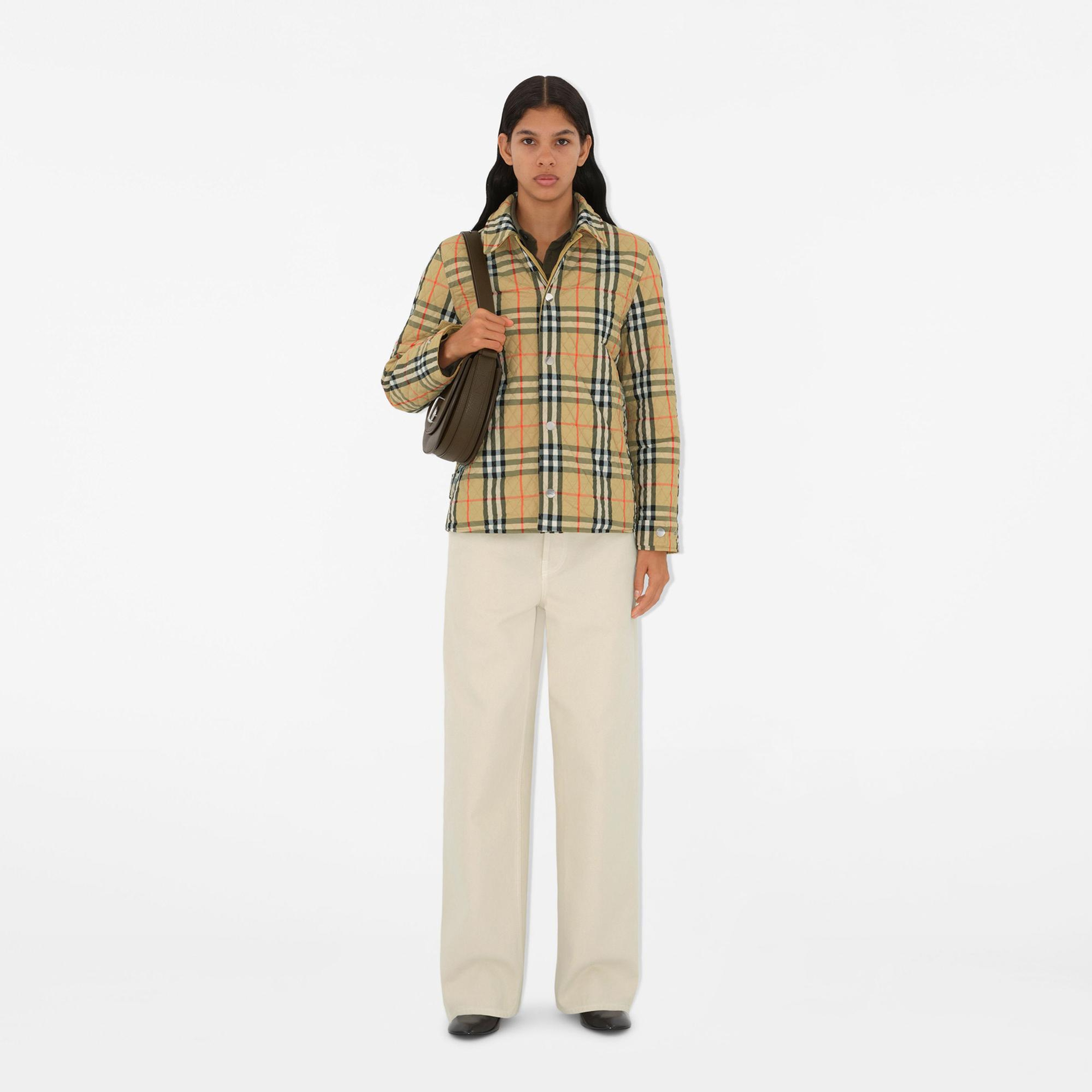 Burberry Reversible Quilted Nylon Kadın Bej Ceket