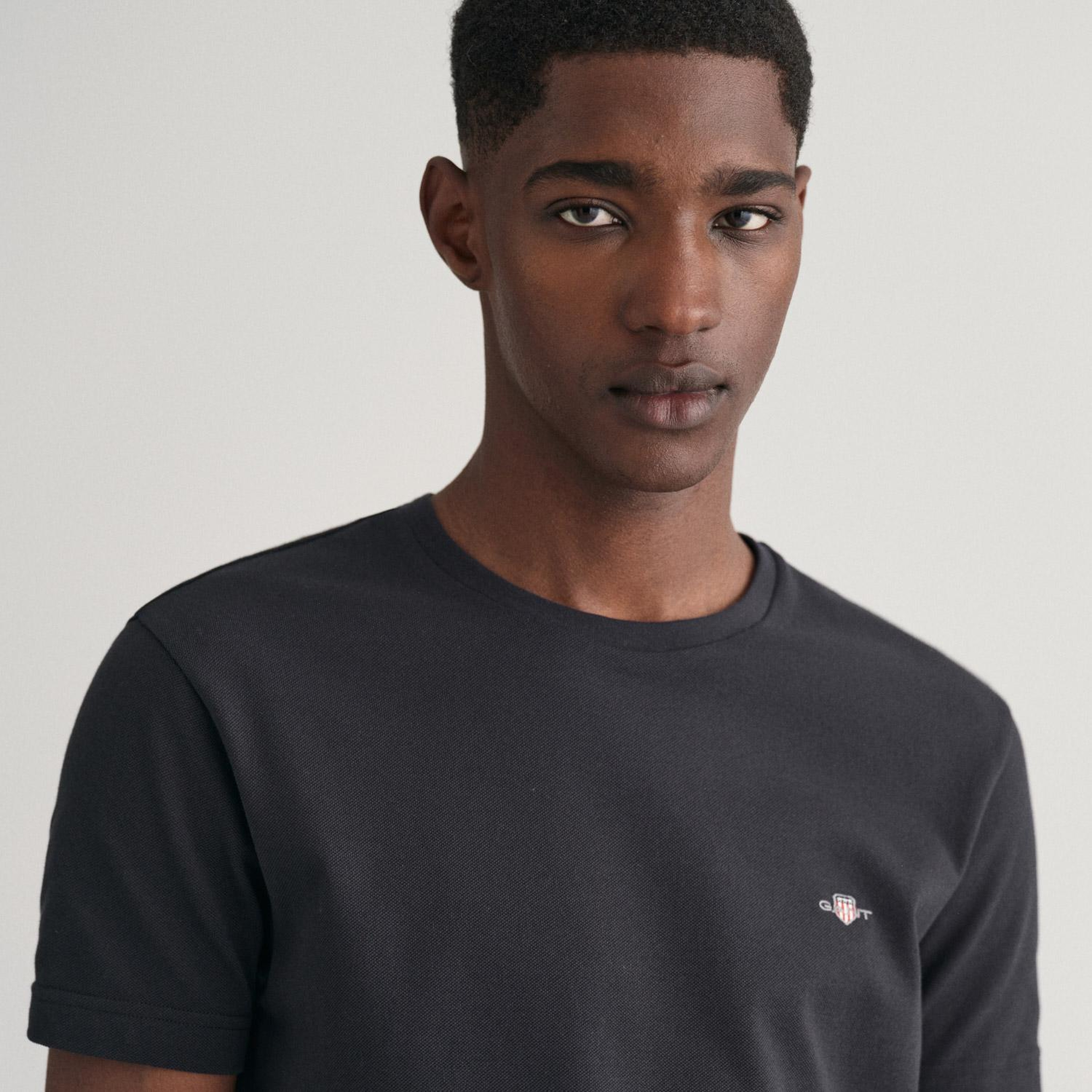 GANT Erkek Siyah Slim Fit Bisiklet Yaka T-Shirt