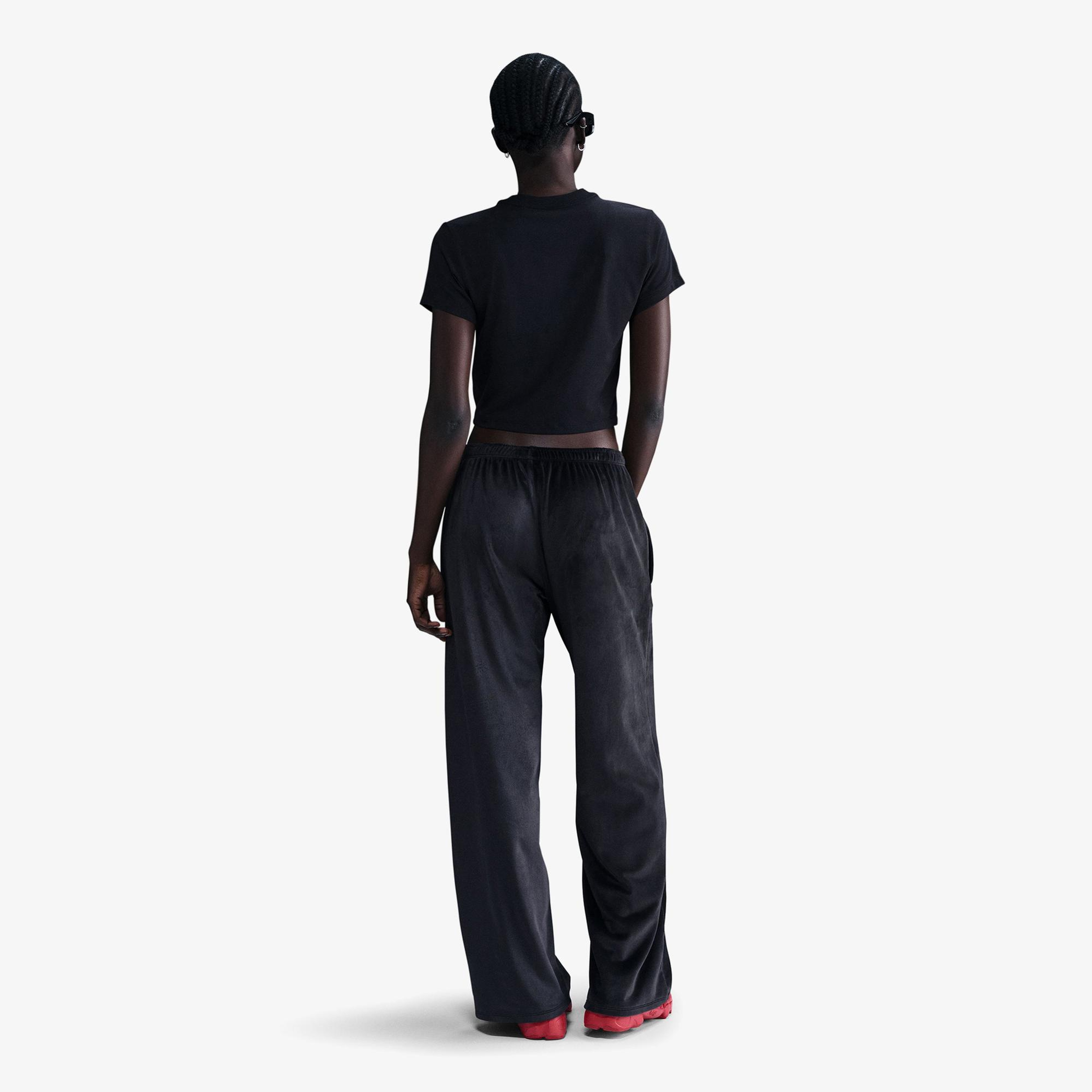 Nike Sportswear Chill Knit Kadın Siyah T-Shirt