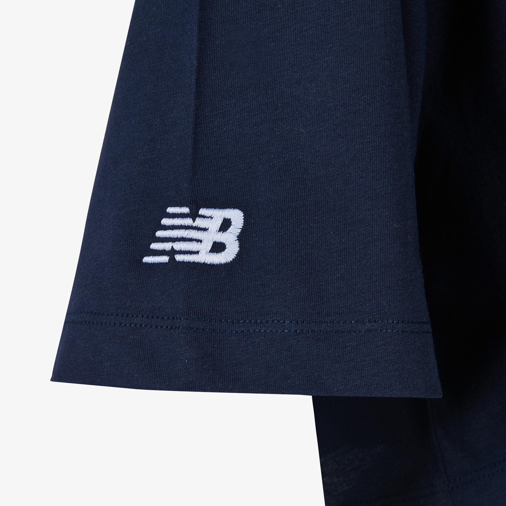 New Balance WNT1609 Lifestyle Kadın Lacivert T-Shirt