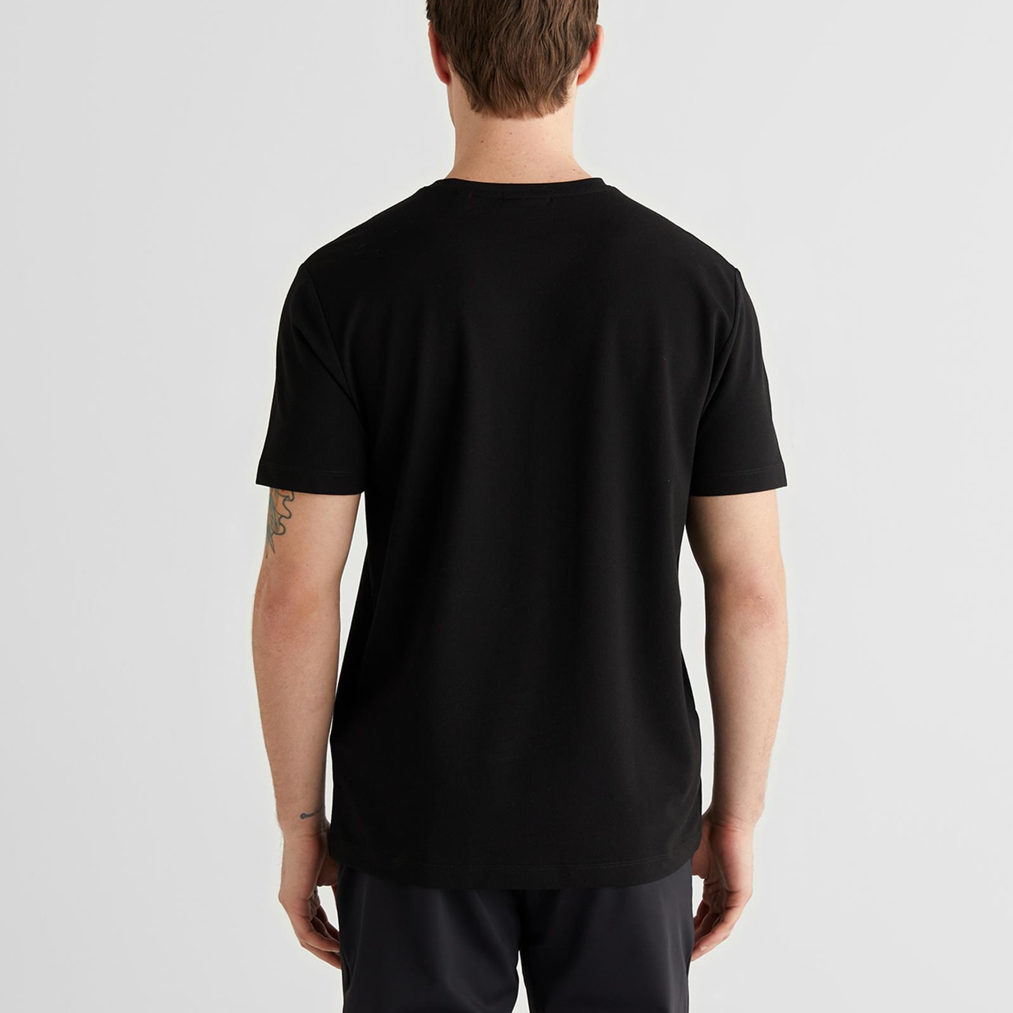 GANT Erkek Siyah Bisiklet Yaka Regular Fit Logolu T-Shirt