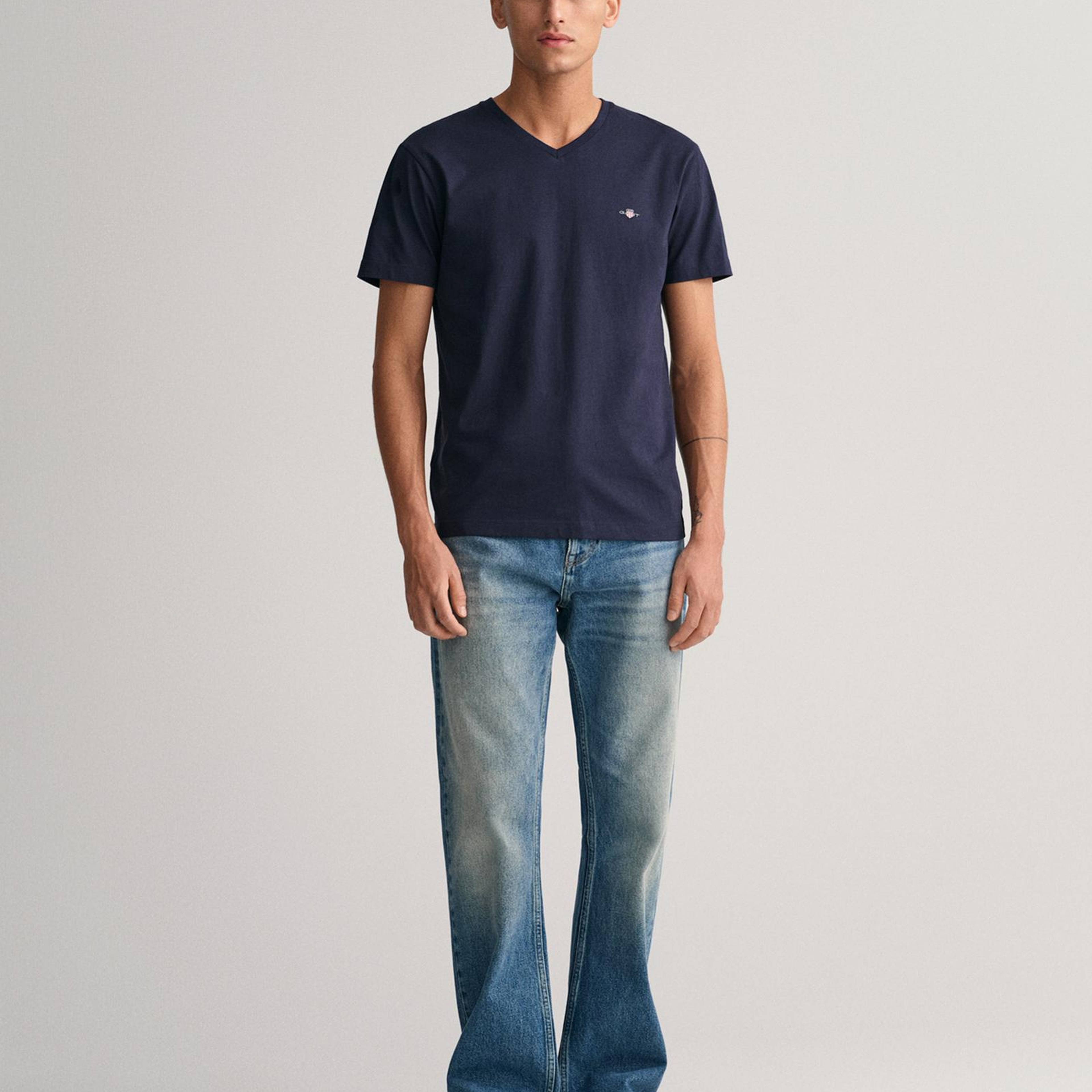 GANT Erkek Lacivert Slim Fit V Yaka T-Shirt