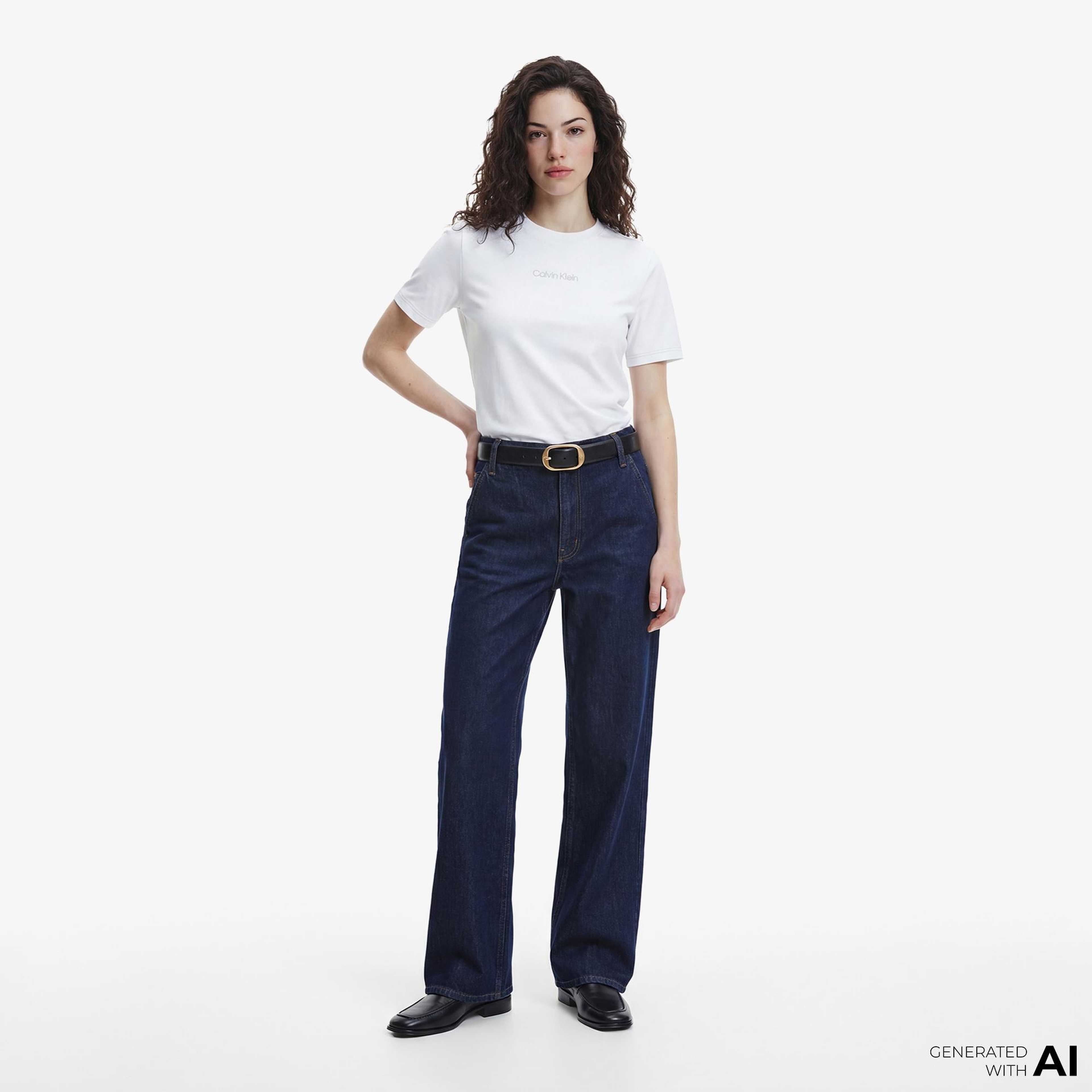 Calvin Klein Classic 20S Logo Grap Kadın Beyaz T-Shirt