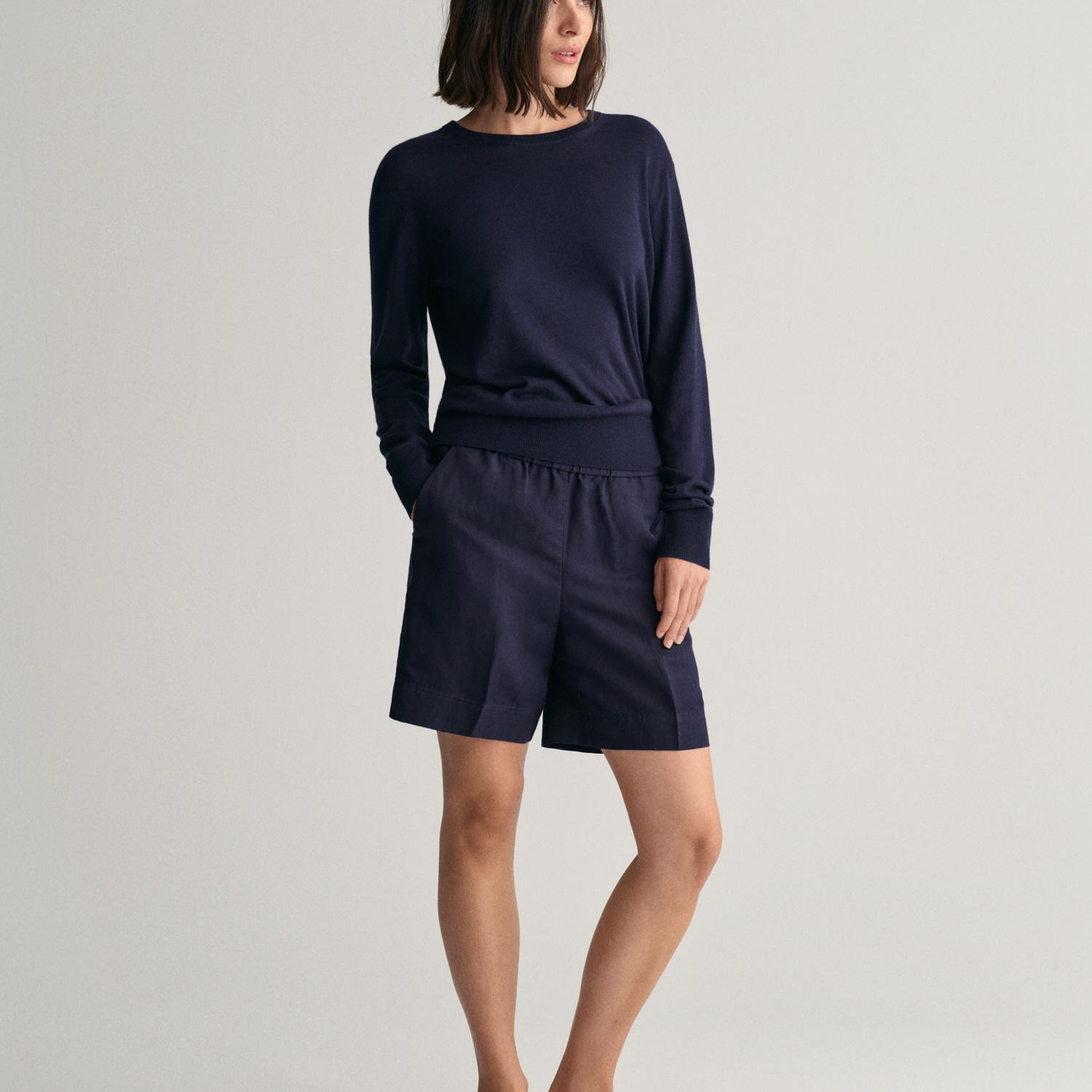 GANT Kadın Lacivert Relaxed Fit Keten Şort