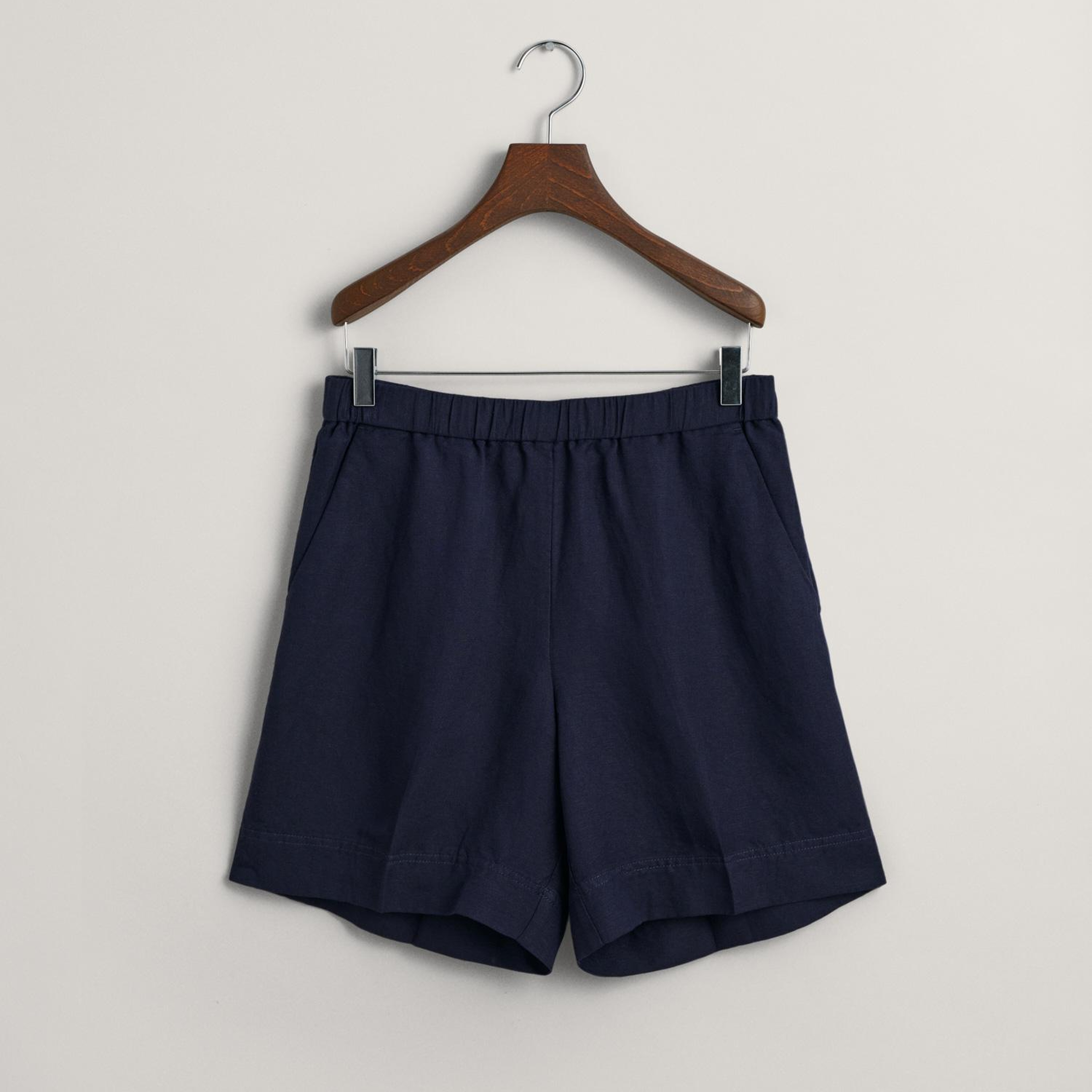 GANT Kadın Lacivert Relaxed Fit Keten Şort