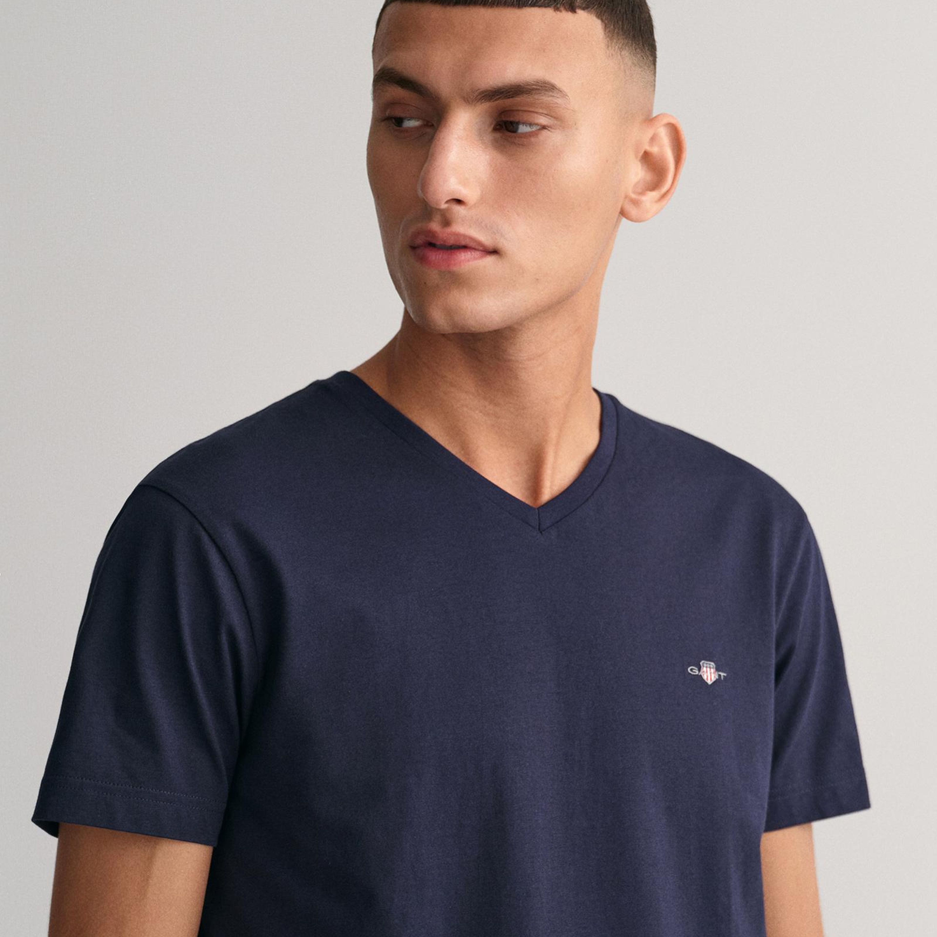 GANT Erkek Lacivert Slim Fit V Yaka T-Shirt
