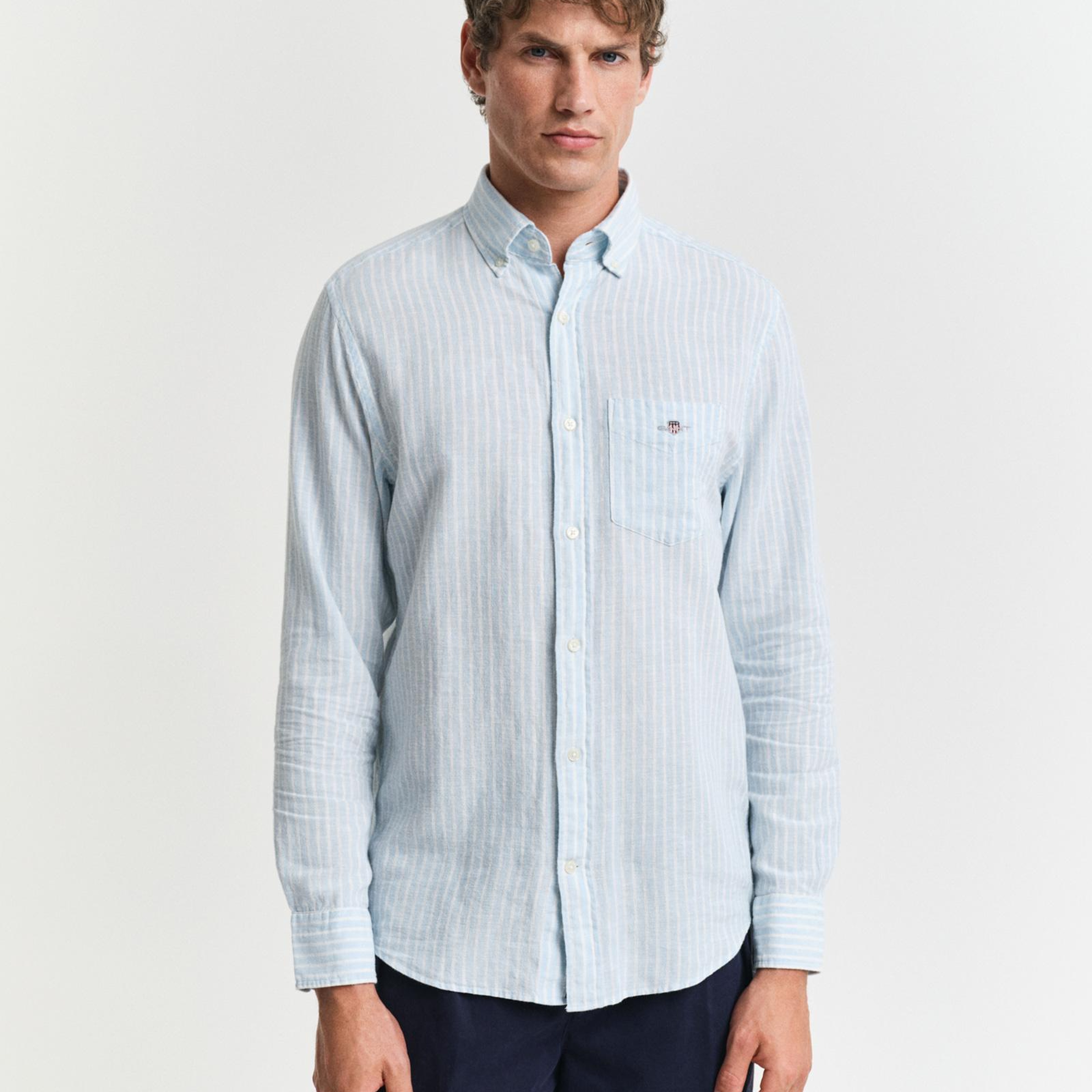 GANT Erkek Mavi Regular Fit Düğmeli Yaka Çizgili Keten Gömlek