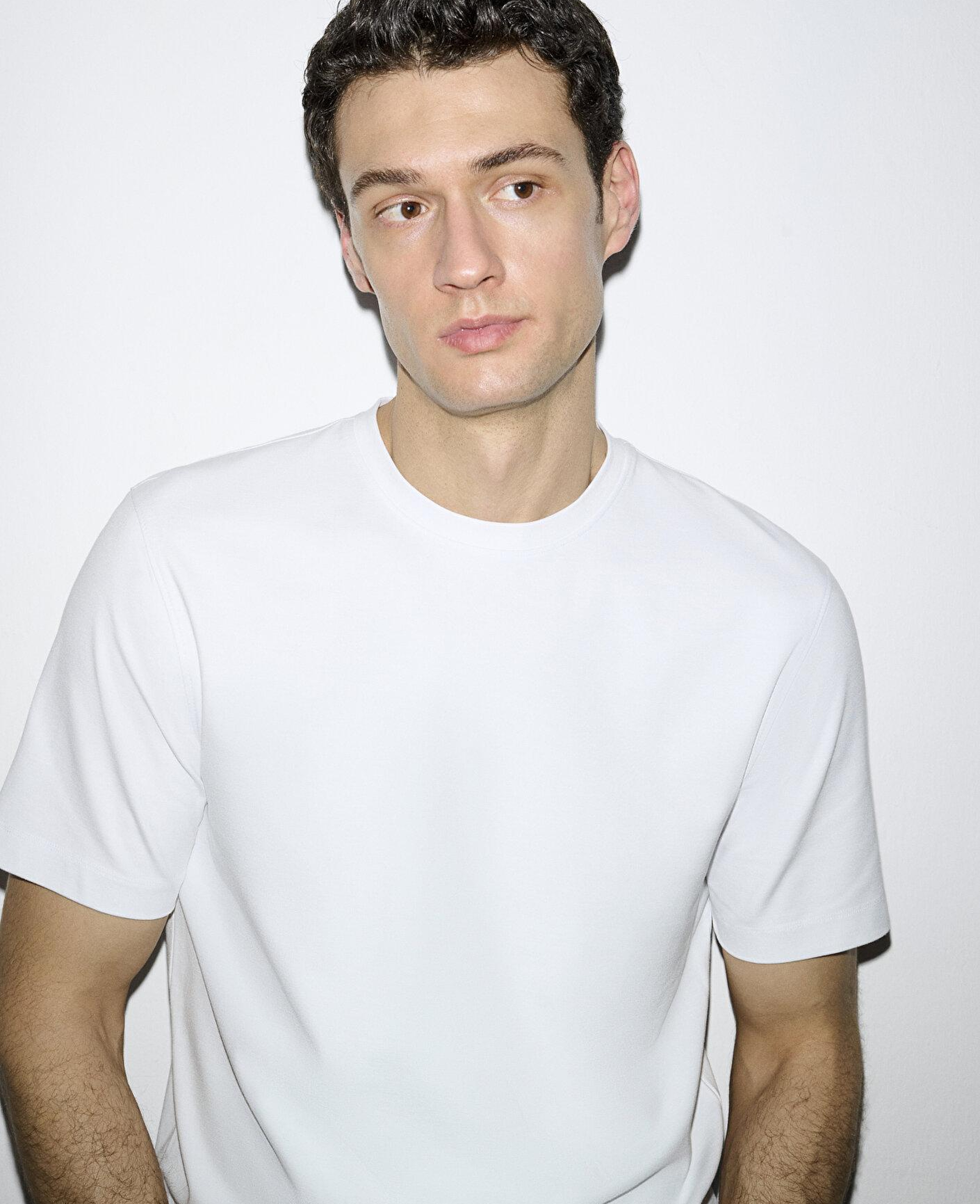 Mavi Hafif ve Esnek Beyaz Travel Tişört Regular Fit / Normal Kesim 0613224-620