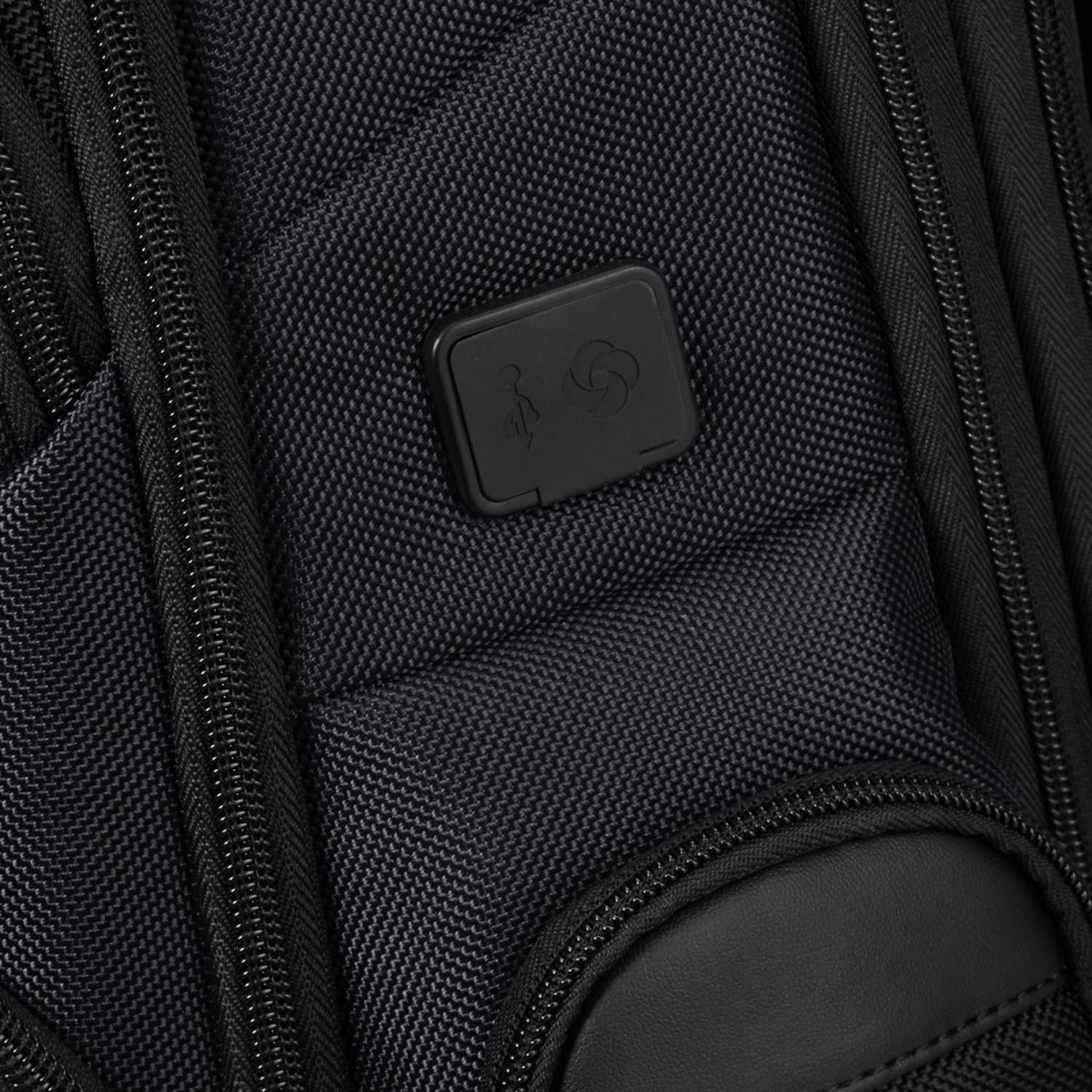 Samsonite Siyah Pro-DLX 6 - Körüklü Sırt Çantası 15.6"