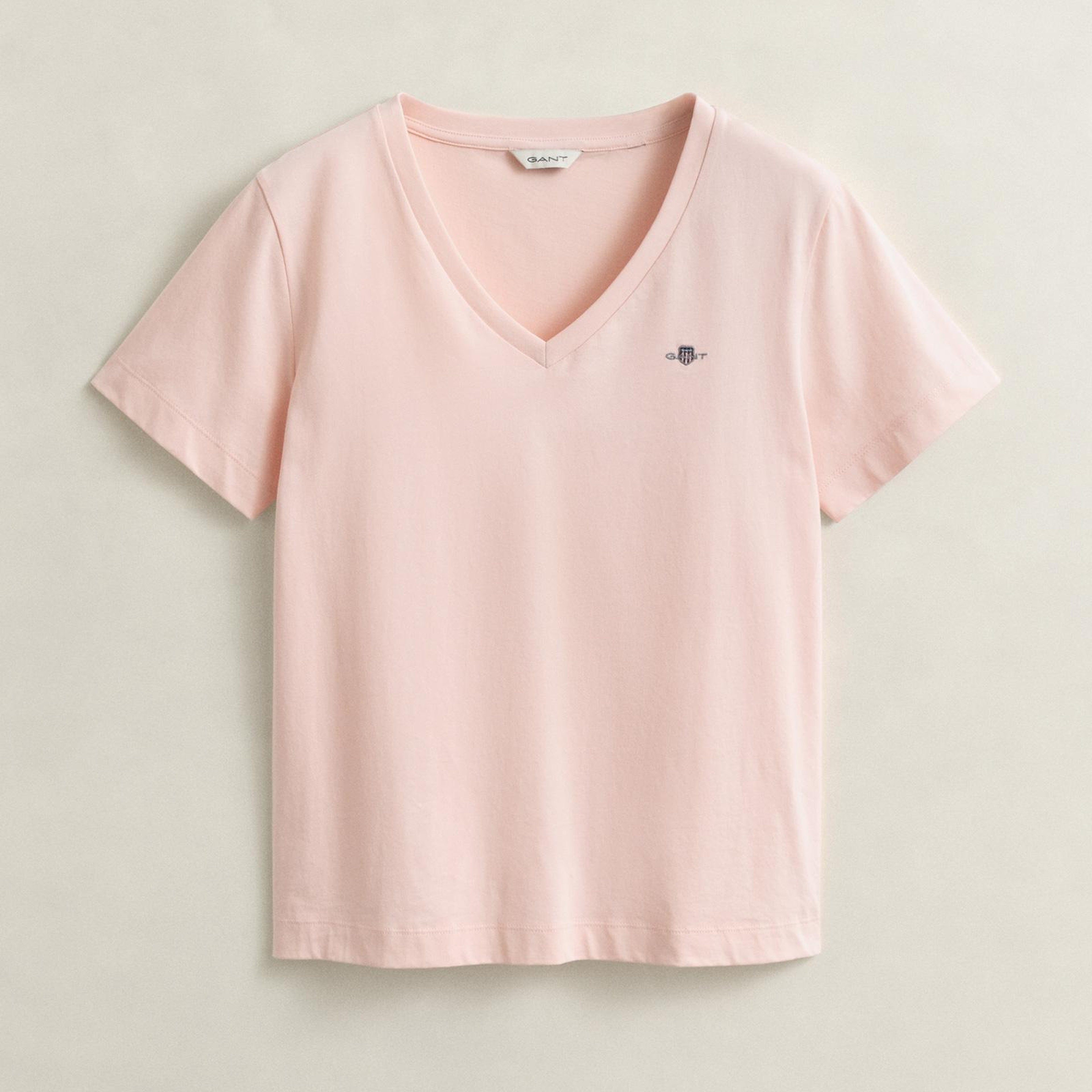 GANT Kadın Pembe V Yaka Regular Fit Logolu T-Shirt