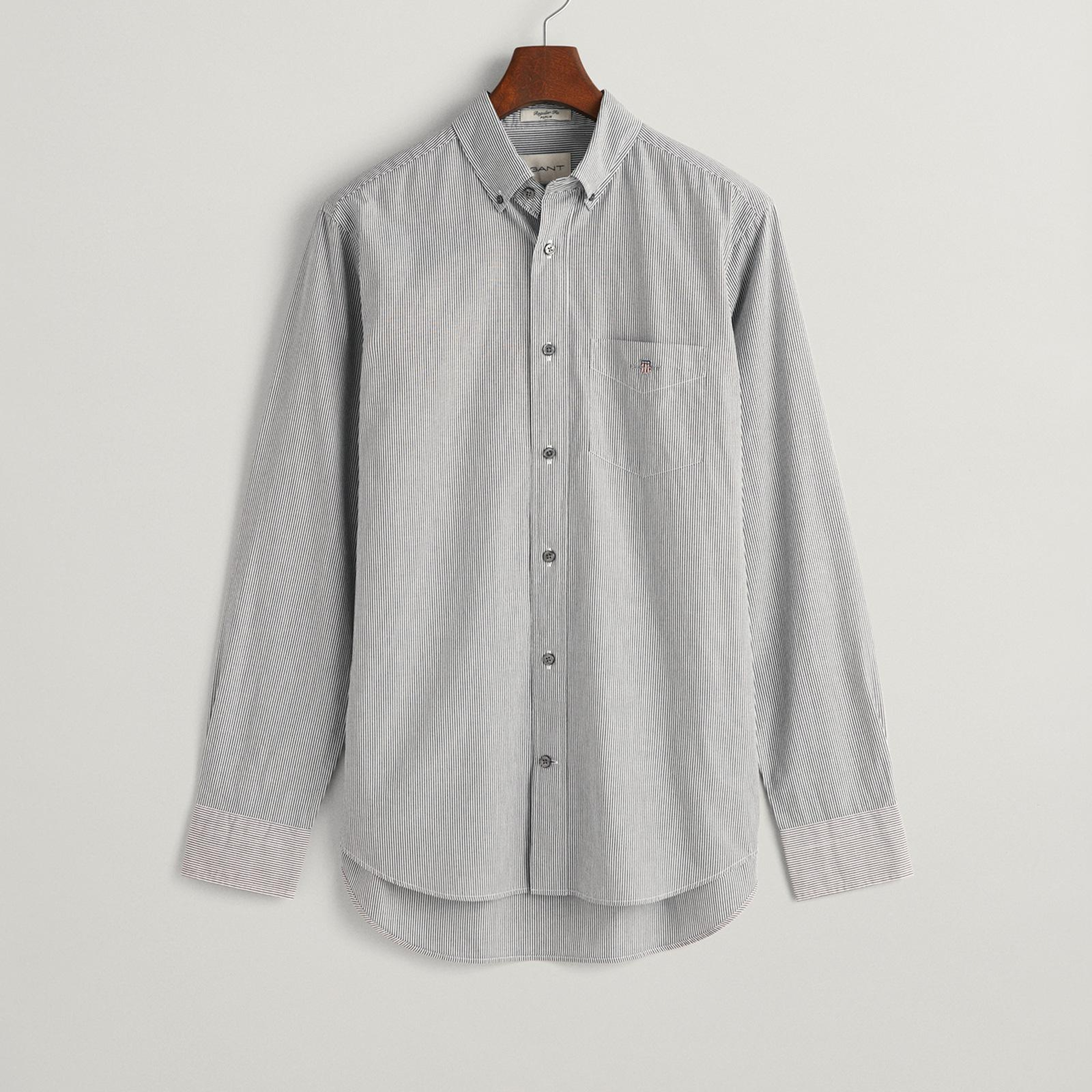 GANT Erkek Siyah Regular Fit Düğmeli Yaka Çizgili Gömlek