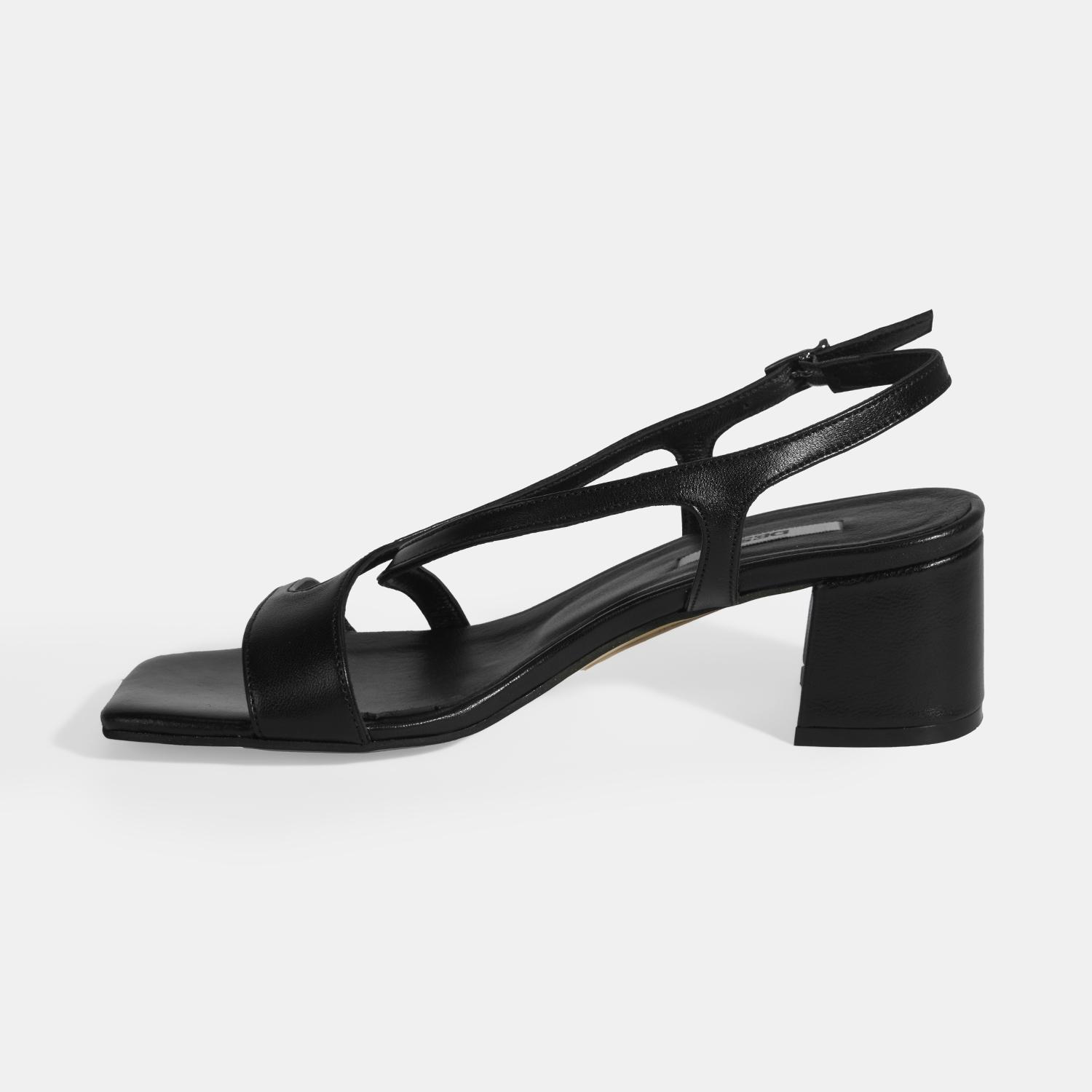 Siyah Kadın Toka Aksesuarlı Deri Topuklu Sandalet