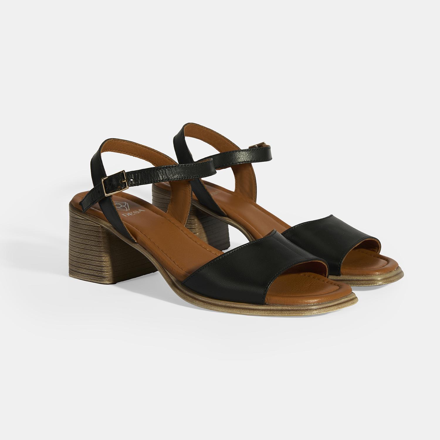 Siyah Kadın Toka Detaylı Deri Sandalet