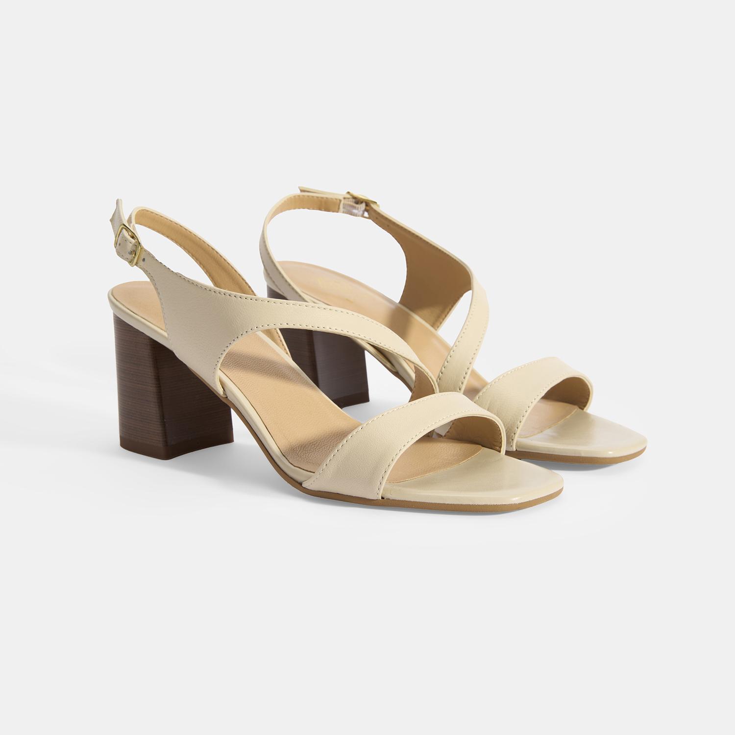 Kadın Bej Ayarlanabilir Tokalı Topuklu Deri Sandalet