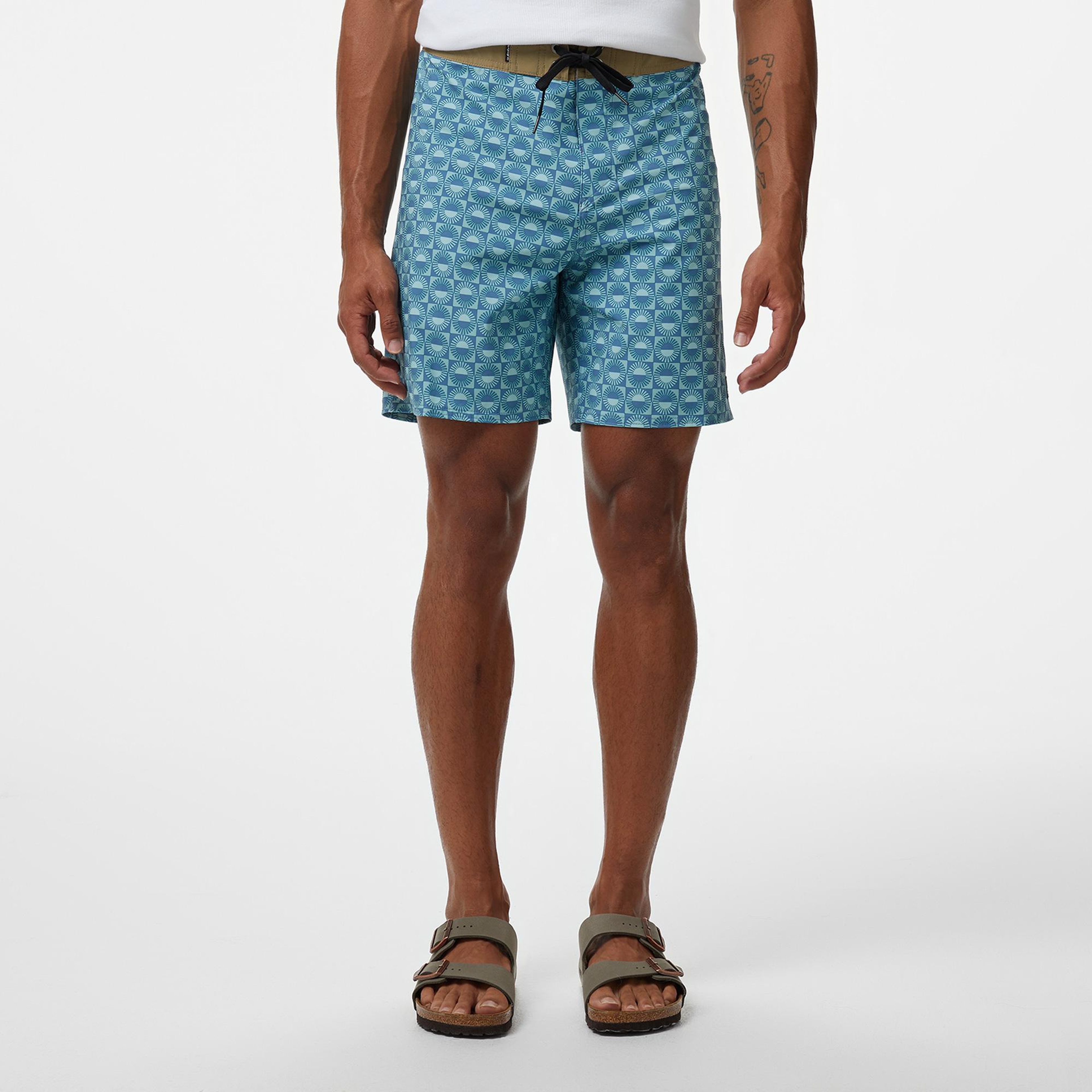 Quiksilver Surfsilk Scallop 18 Erkek Siyah Deniz Şortu