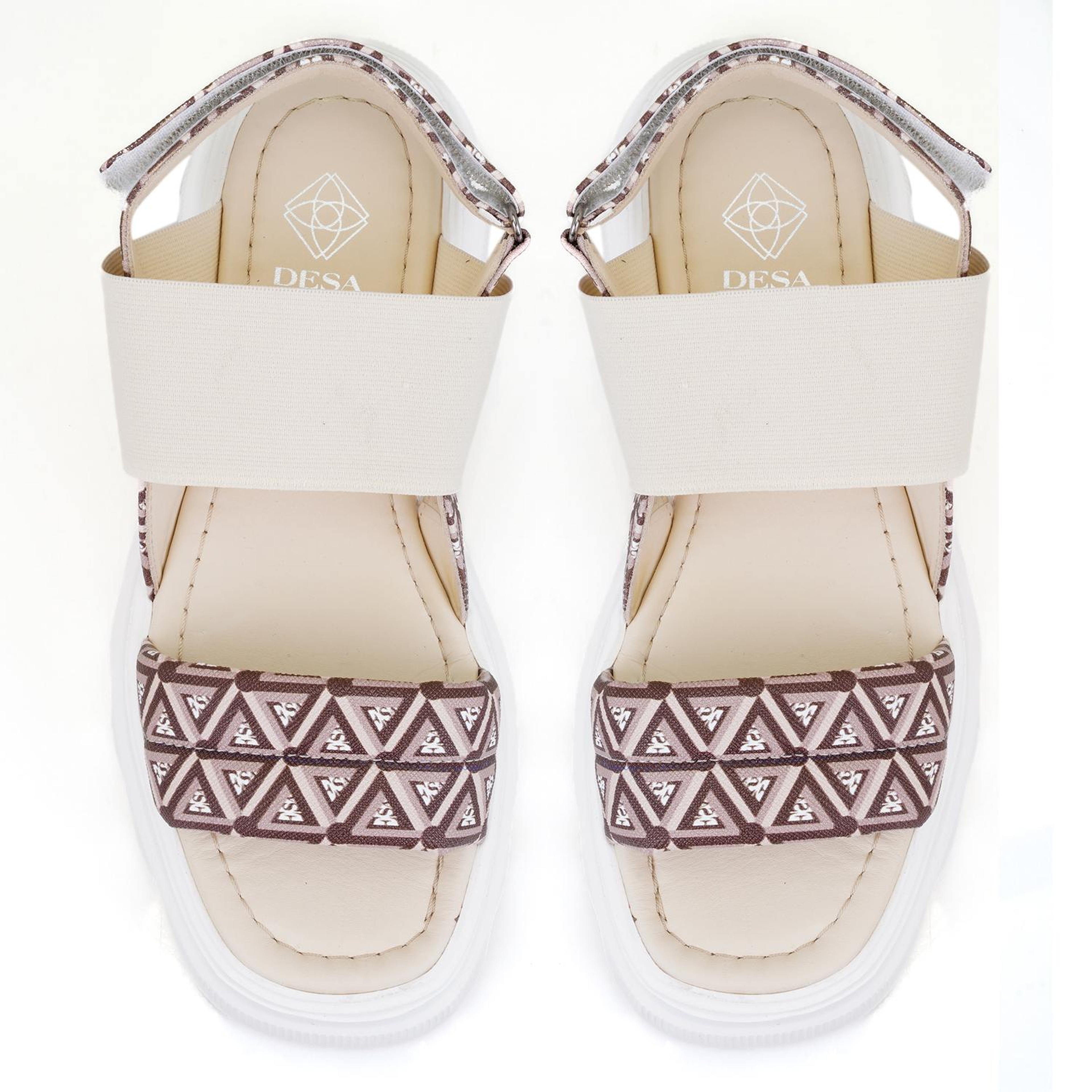 Kadın Bej Monogram Desenli Dolgu Topuklu Sandalet