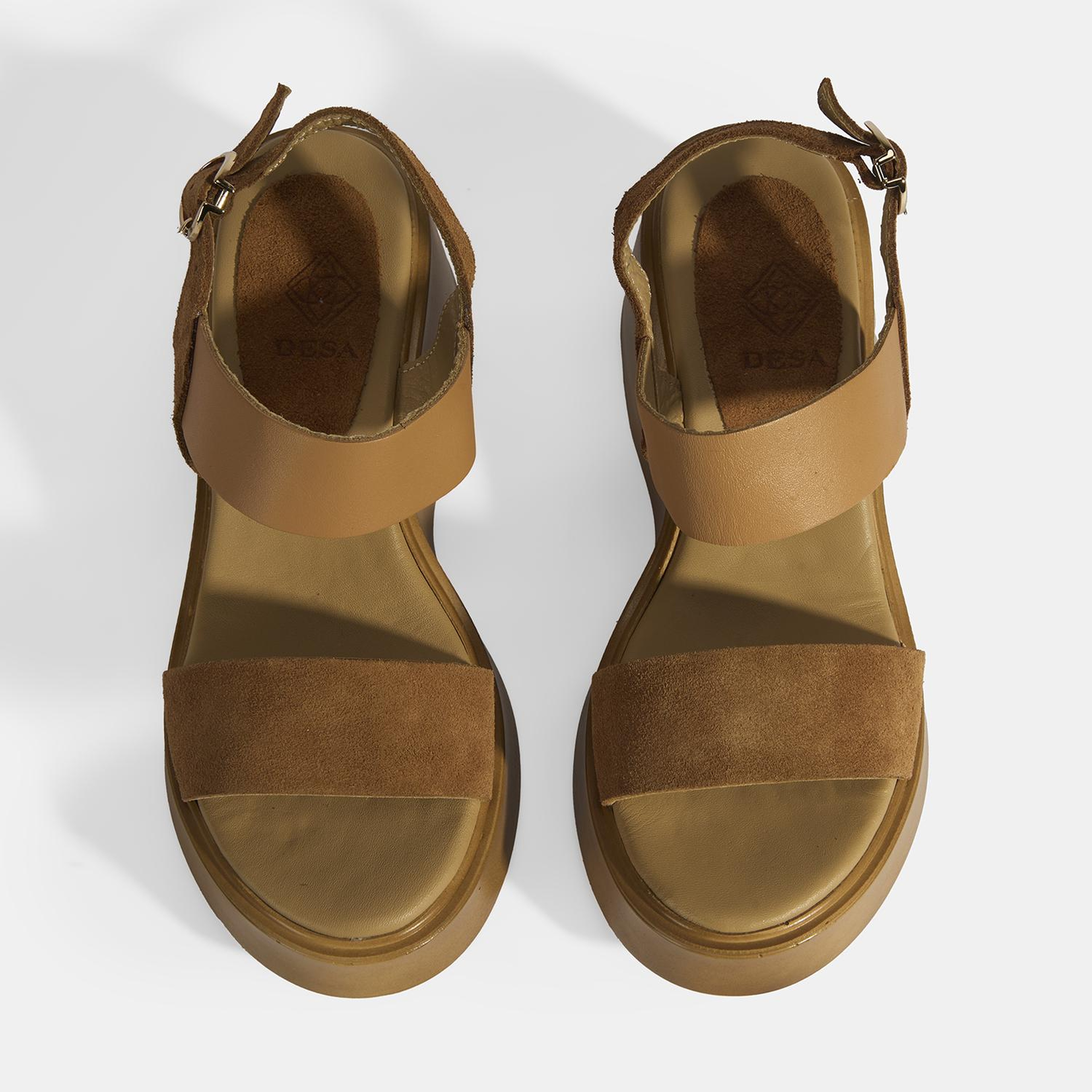 Kadın Taba Ayarlanabilir Tokalı Deri Detaylı Dolgu Topuklu Süet Sandalet