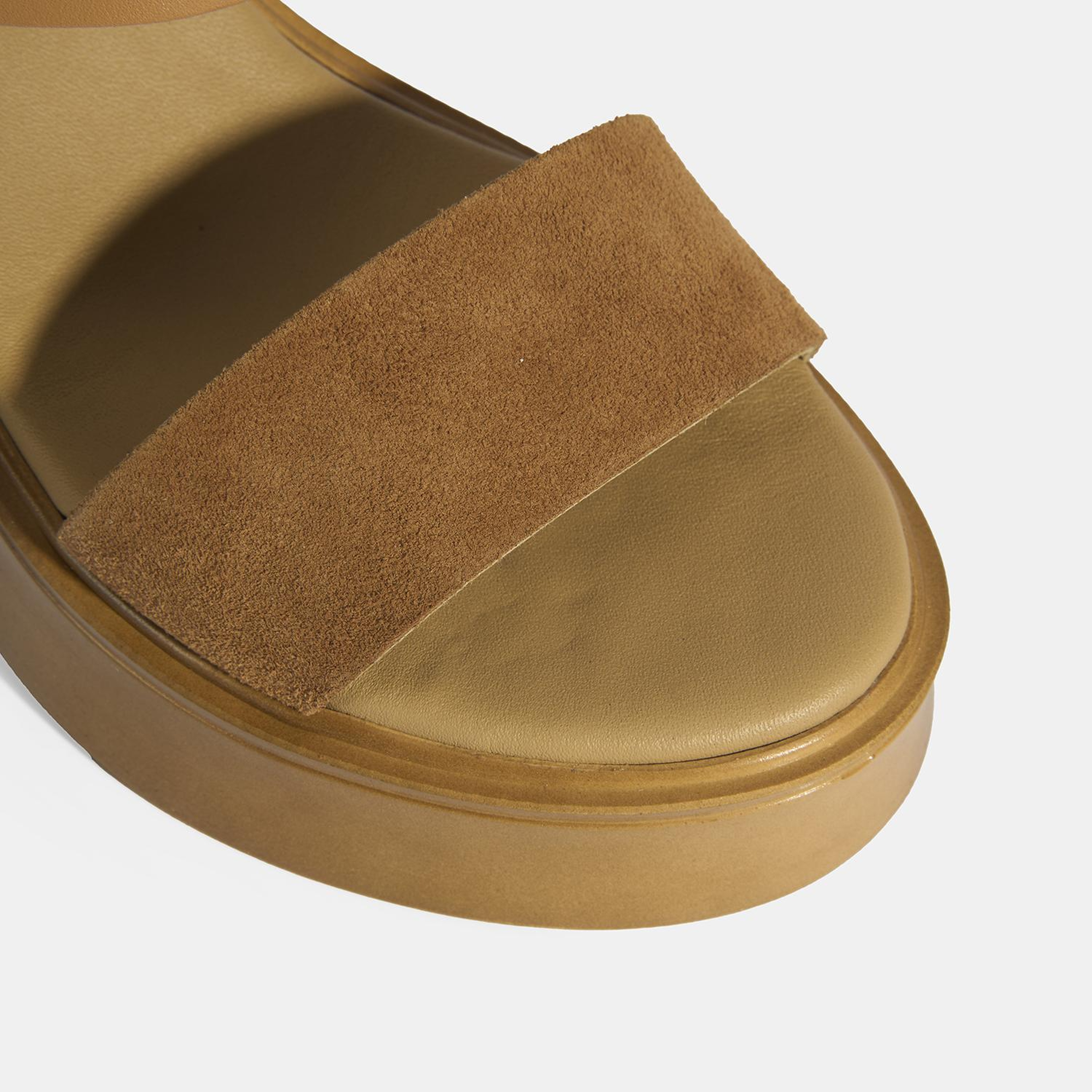 Kadın Taba Ayarlanabilir Tokalı Deri Detaylı Dolgu Topuklu Süet Sandalet