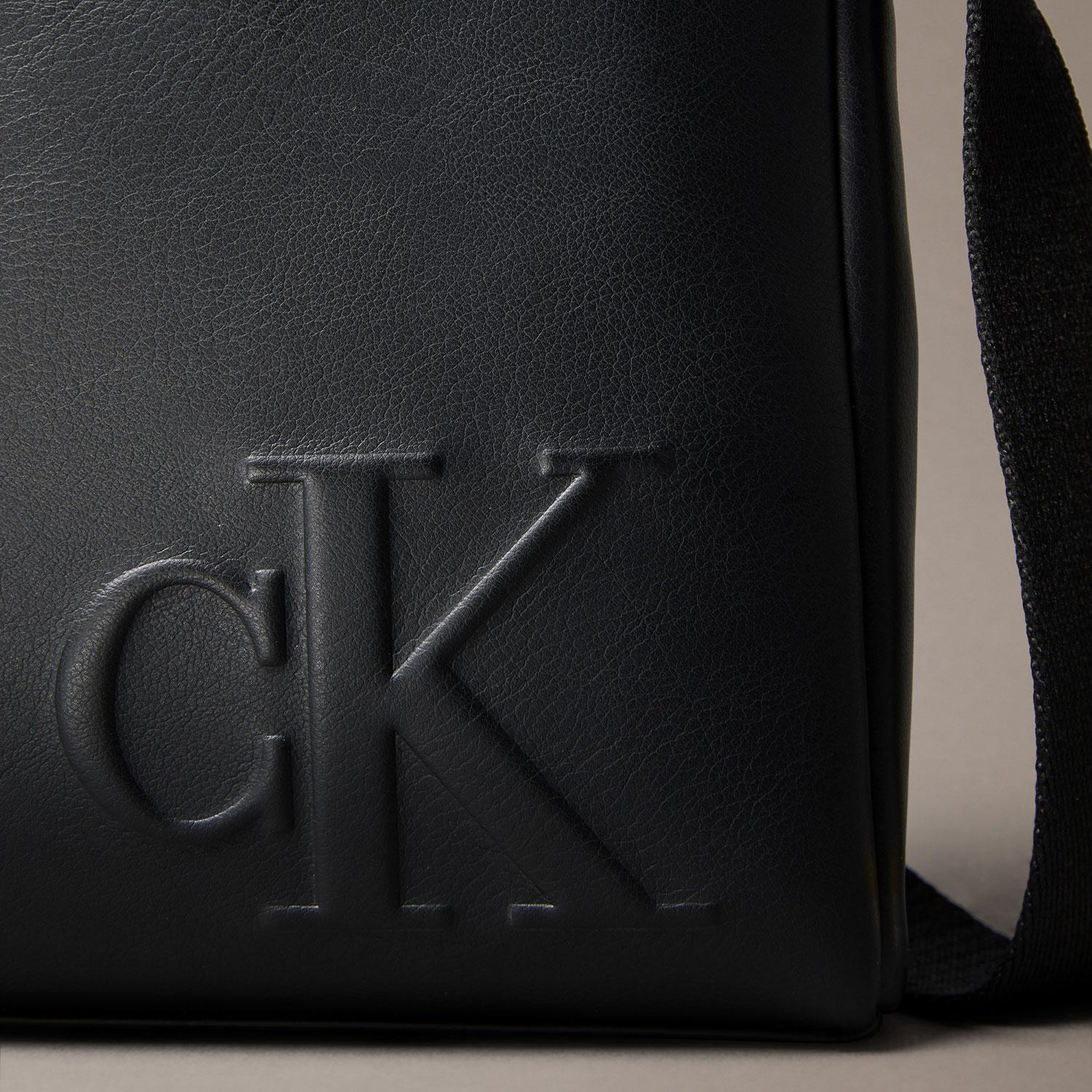Calvin Klein Bold Reporter Erkek Siyah El Çantası