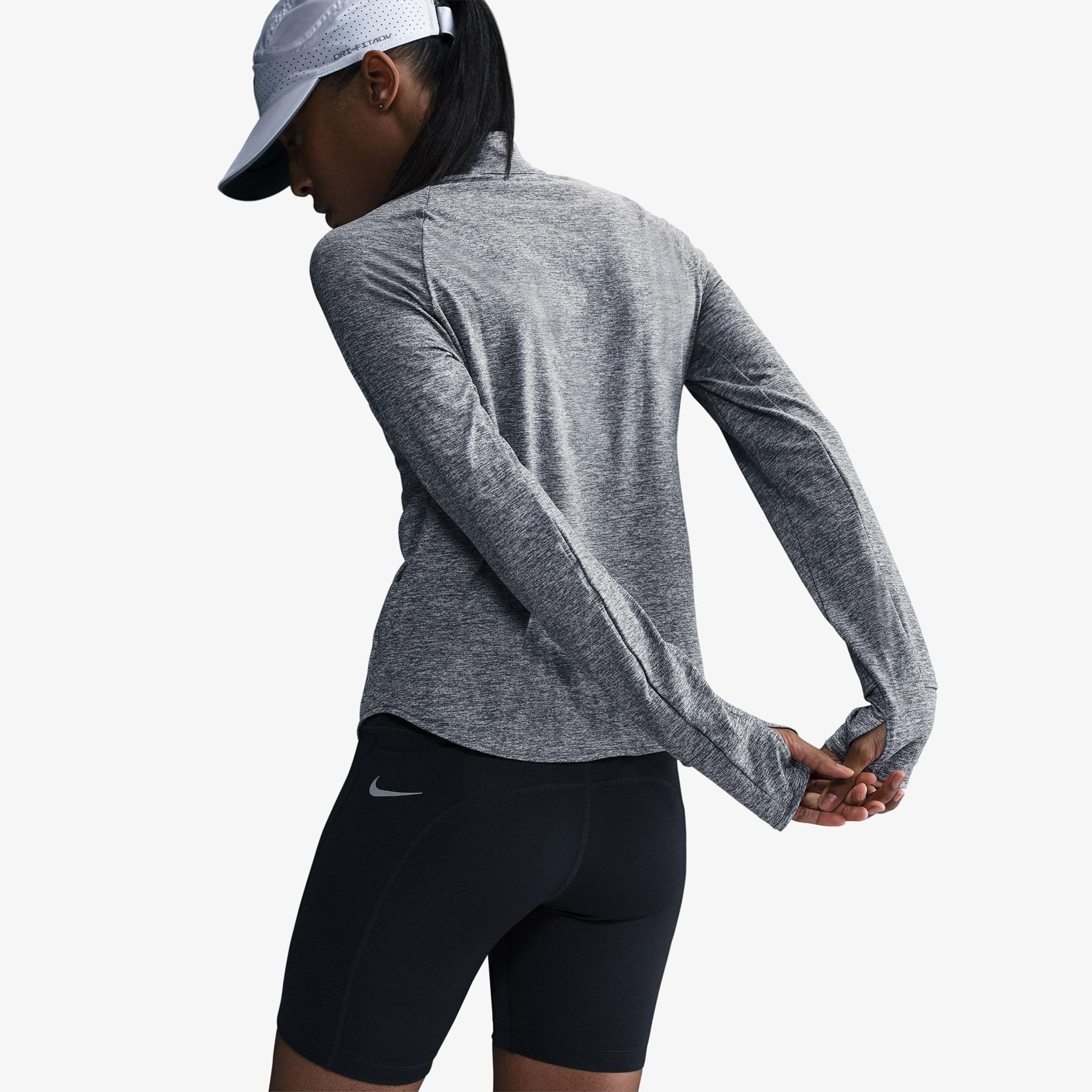 Nike Swift Dri-Fit Kadın Gri T-Shirt