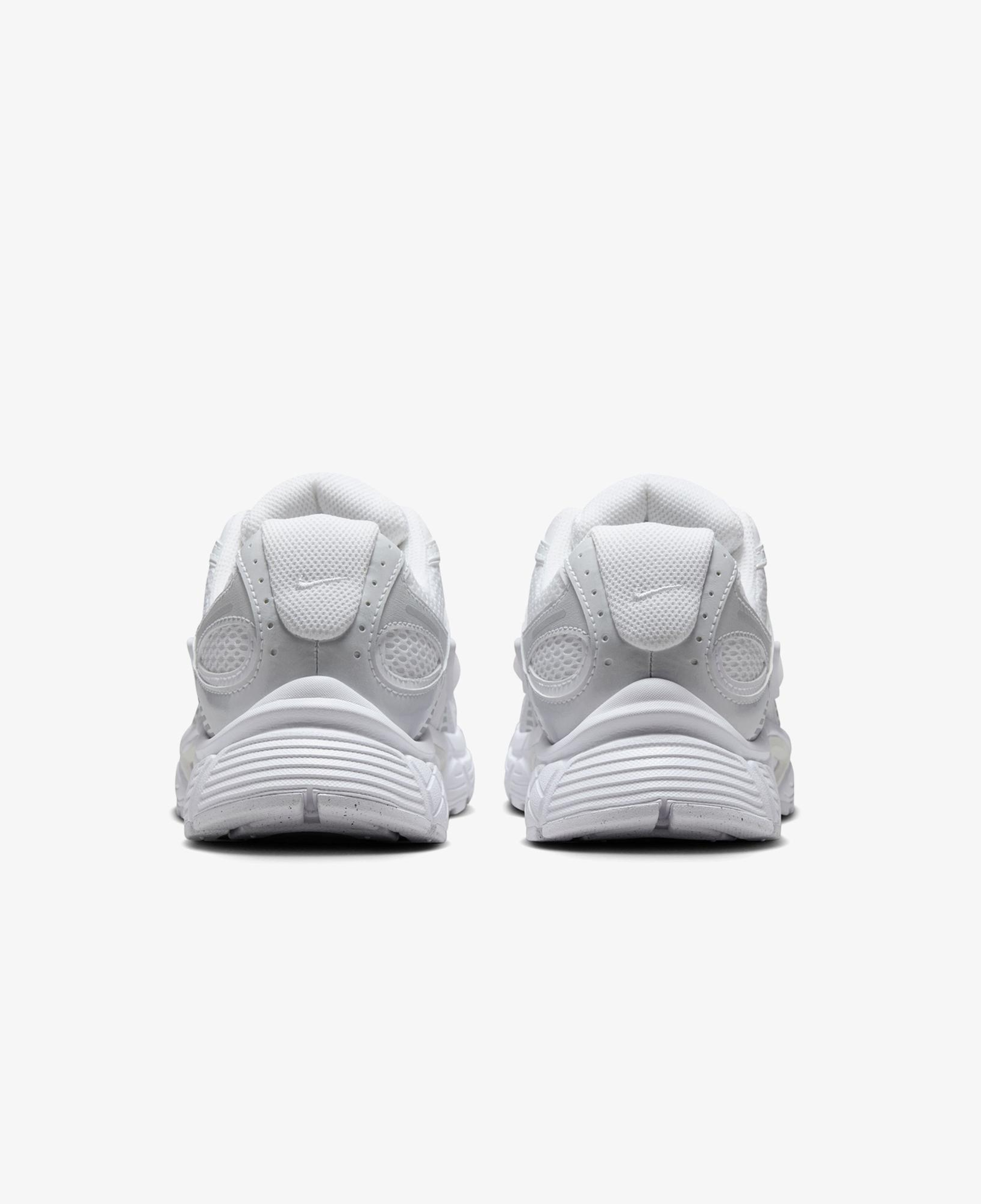 Nike V5 RNR Kadın Beyaz Spor Ayakkabı