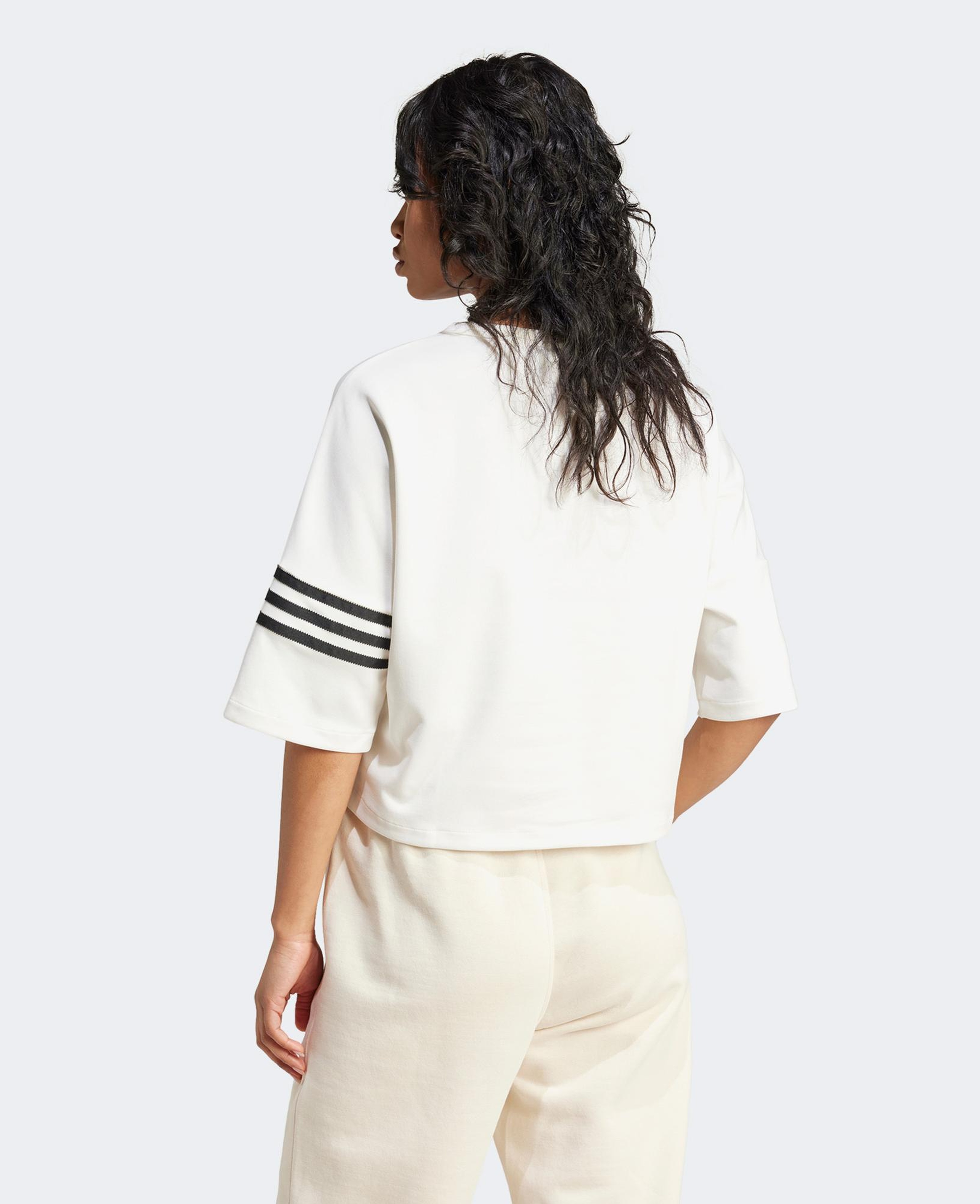 adidas Neuclassics Kadın Beyaz T-Shirt