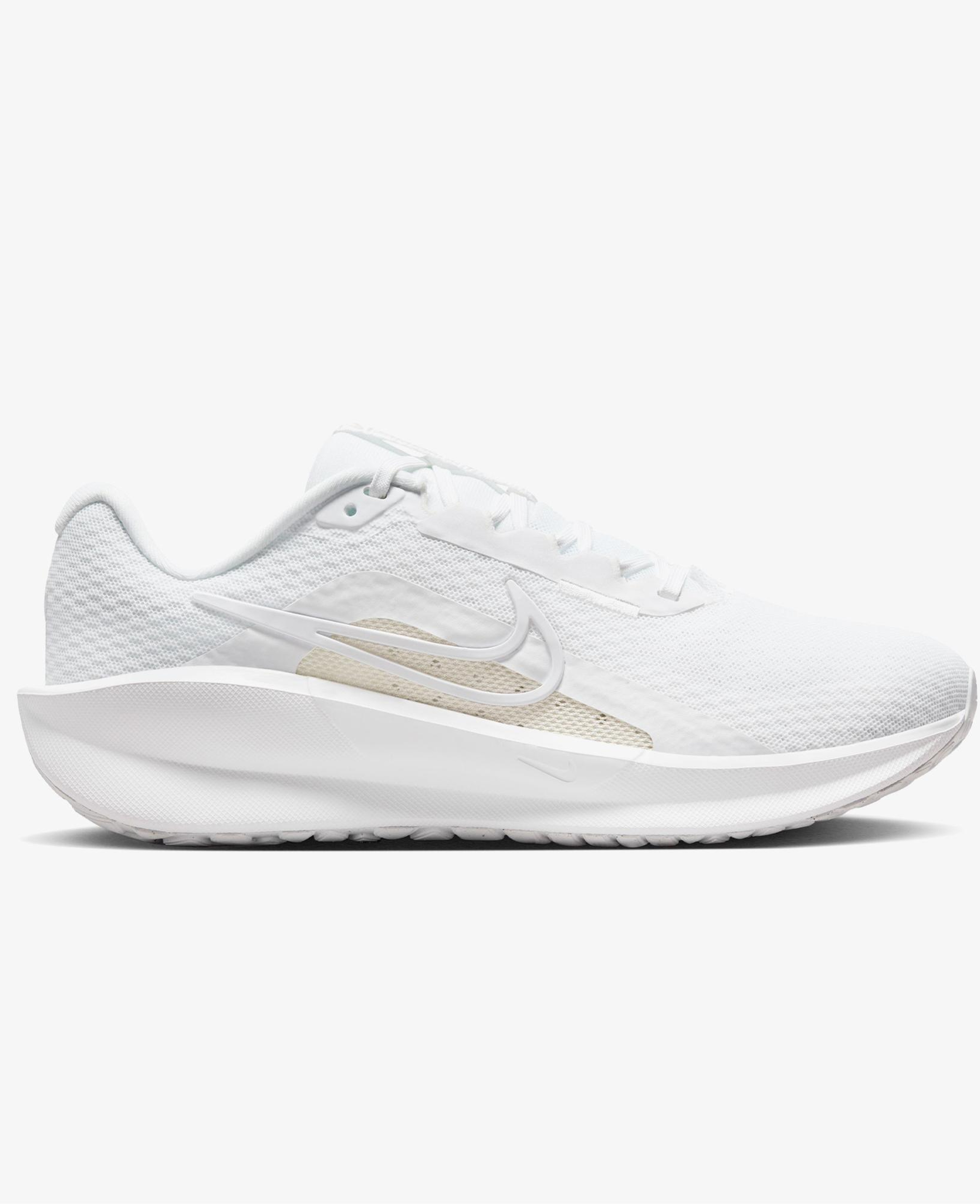 Nike Downshifter 13 Kadın Beyaz Koşu Ayakkabısı