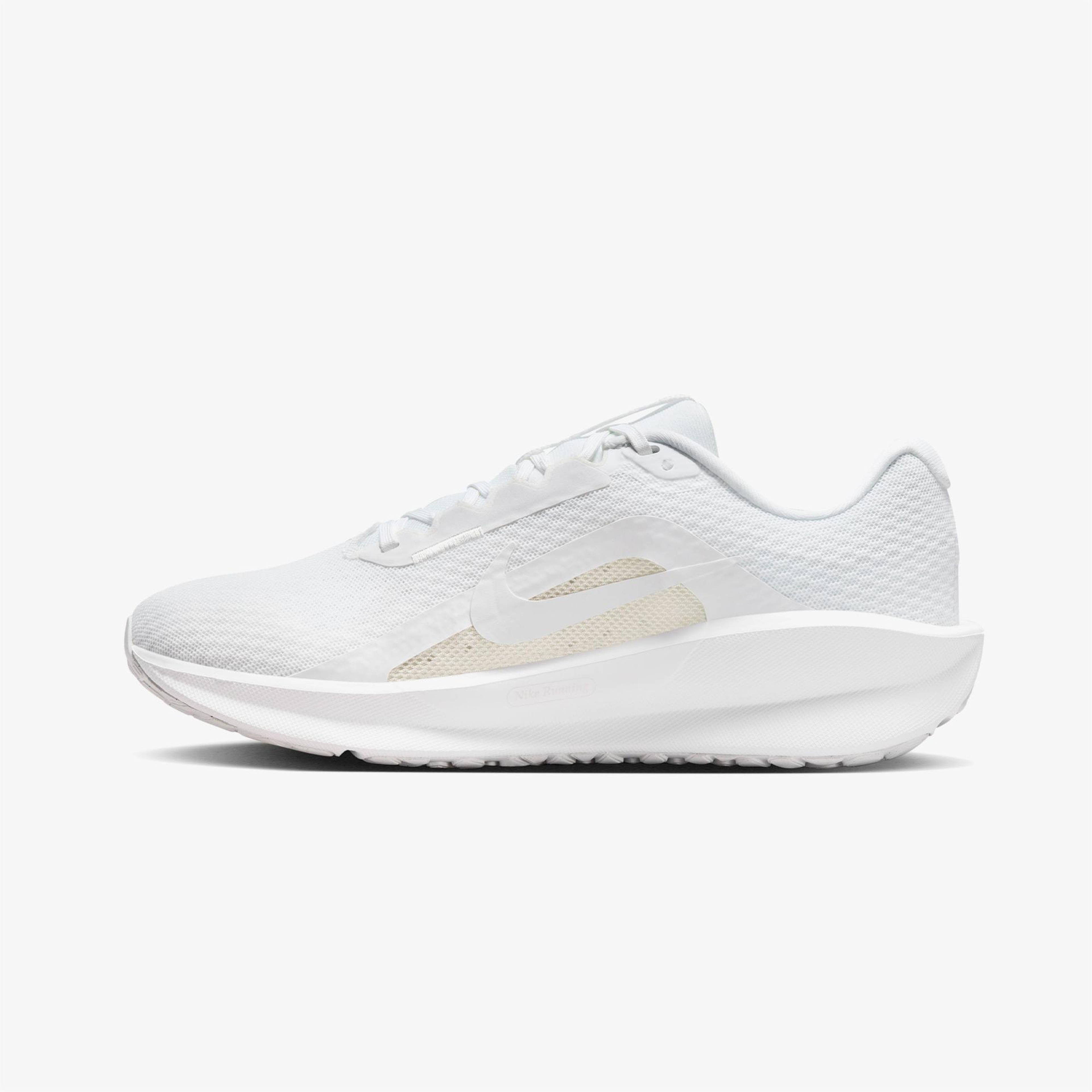 Nike Downshifter 13 Kadın Beyaz Koşu Ayakkabısı