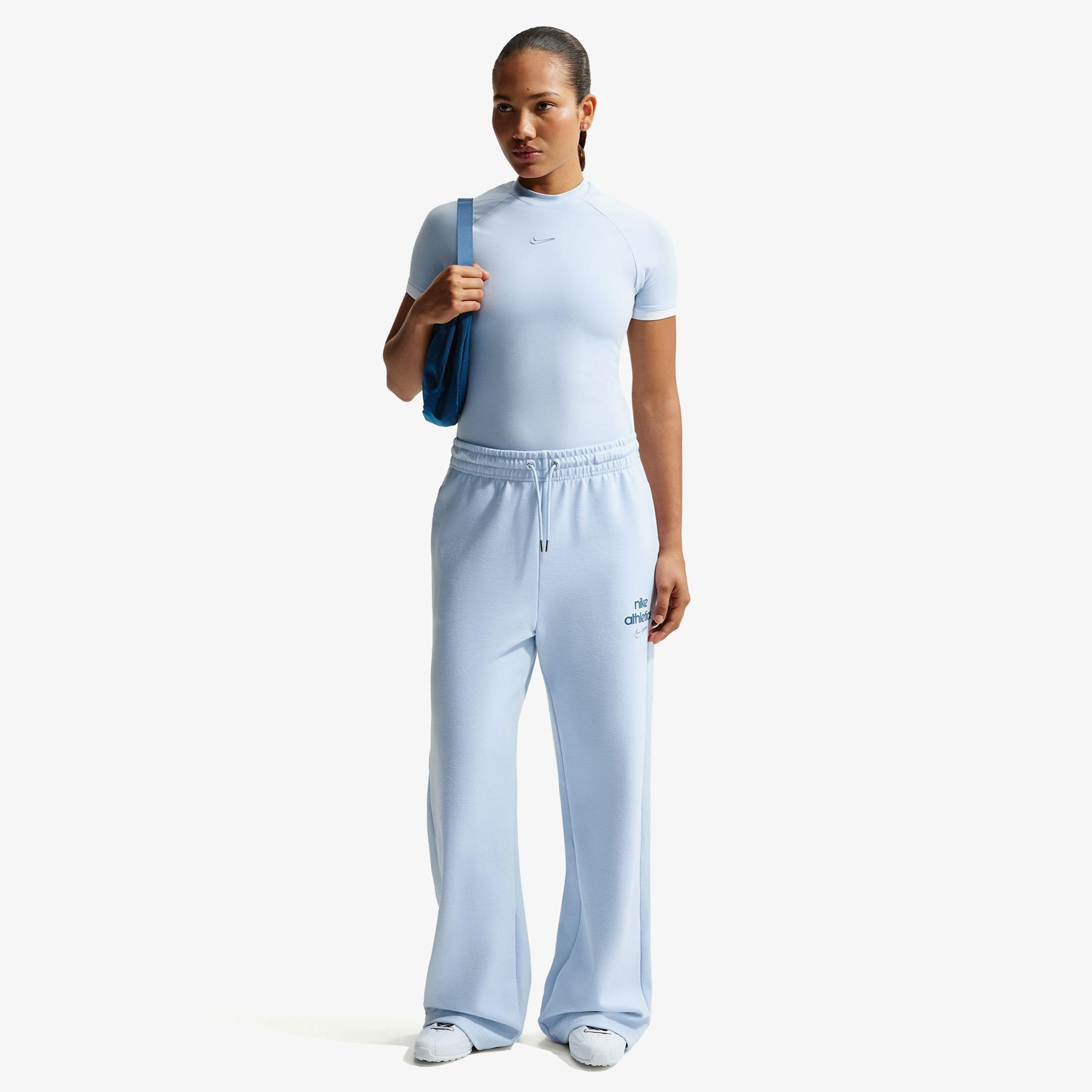 Nike Sportswear Fitted Kadın Mavi T-Shirt