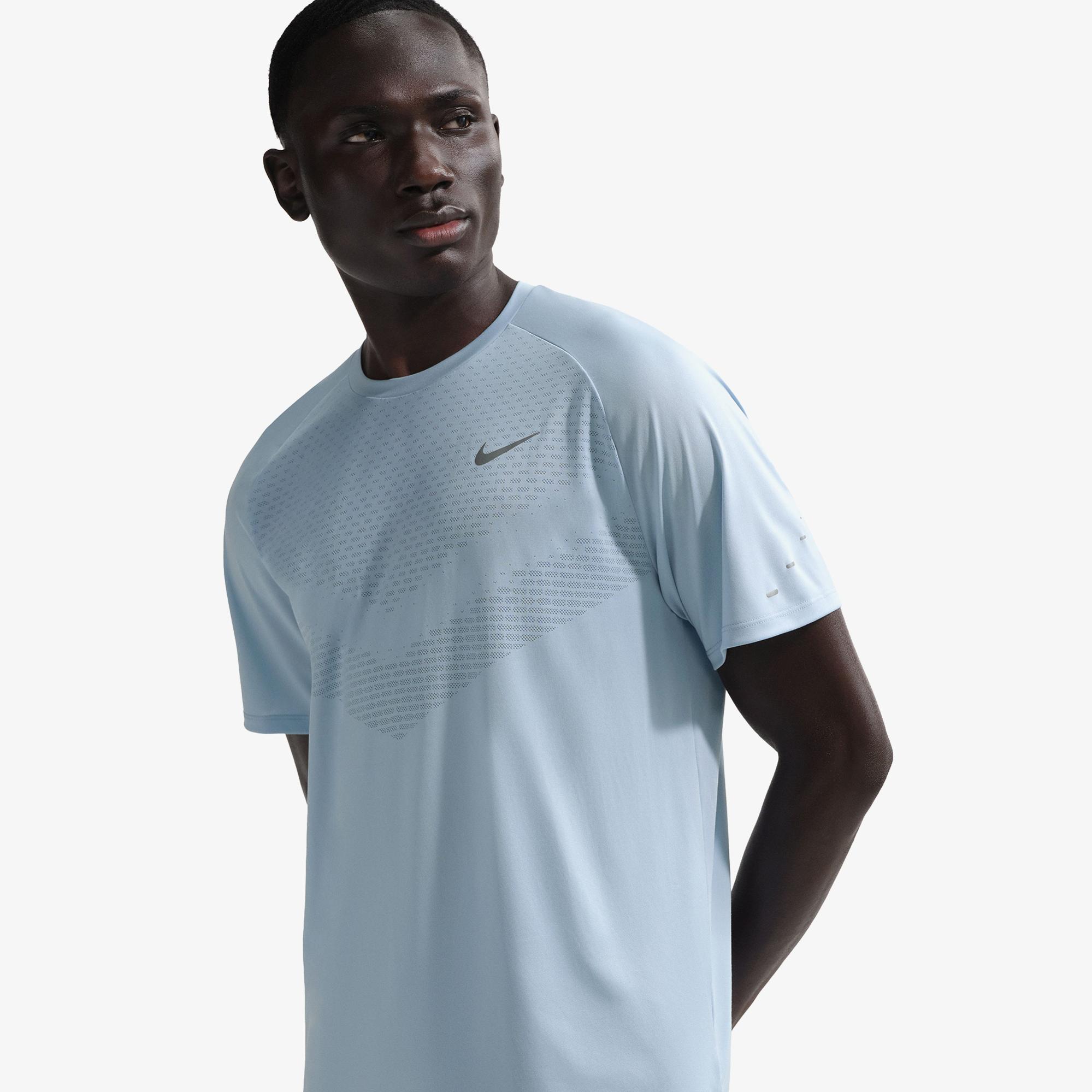 Nike Dri-Fit Stride Erkek Mavi T-Shirt