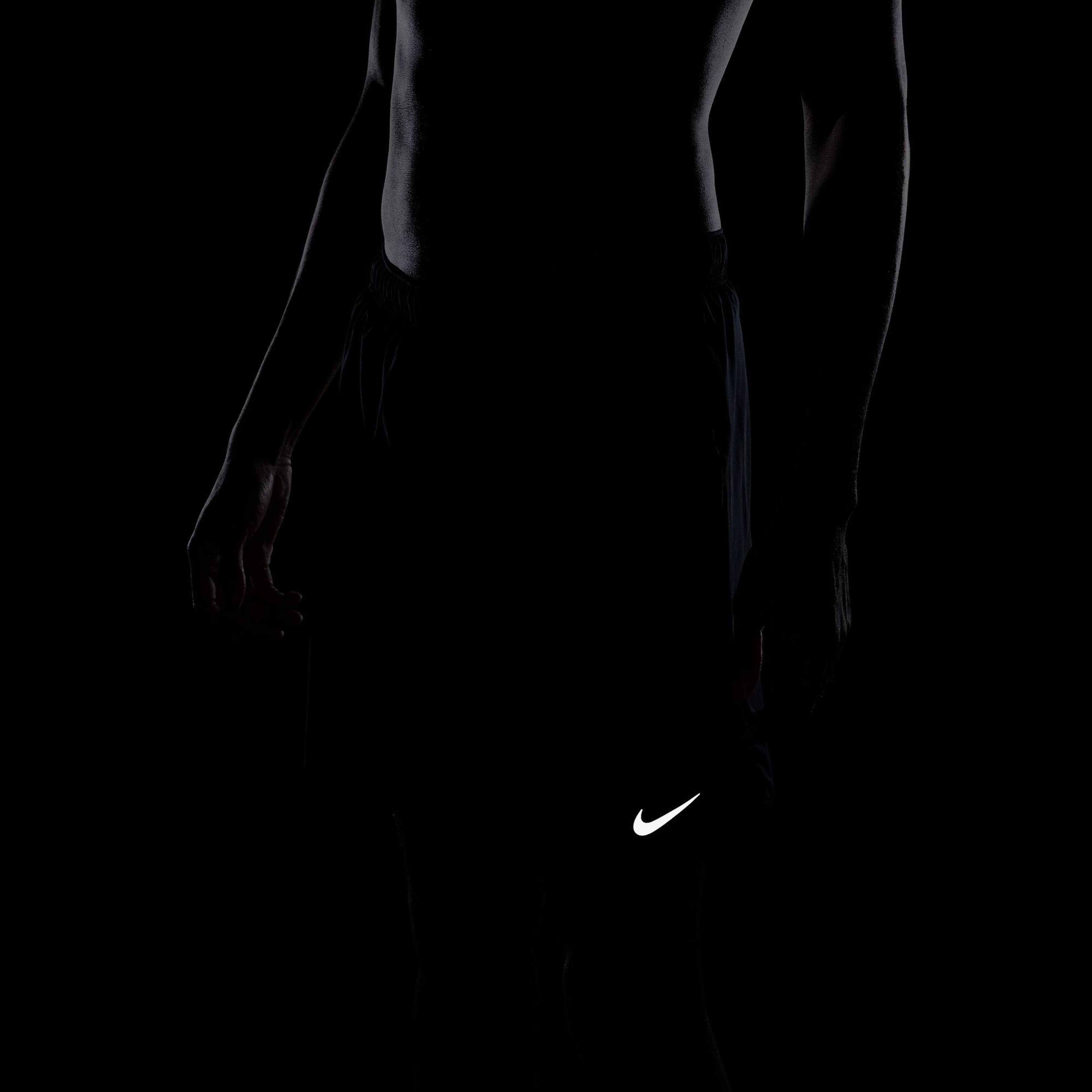 Nike Dri-Fit Challenger 18 cm Erkek Siyah Şort